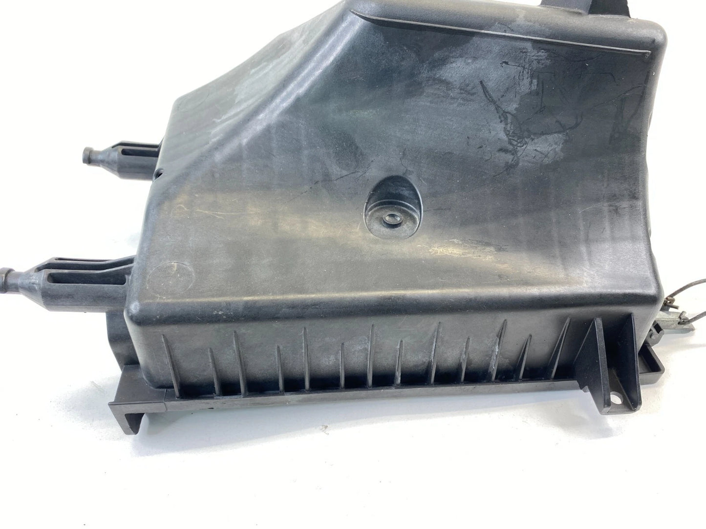 2005-2007 FORD ESCAPE 2.3L AIR CLEANER INTAKE FILTER BOX LOWER HOUSING 9L849A600