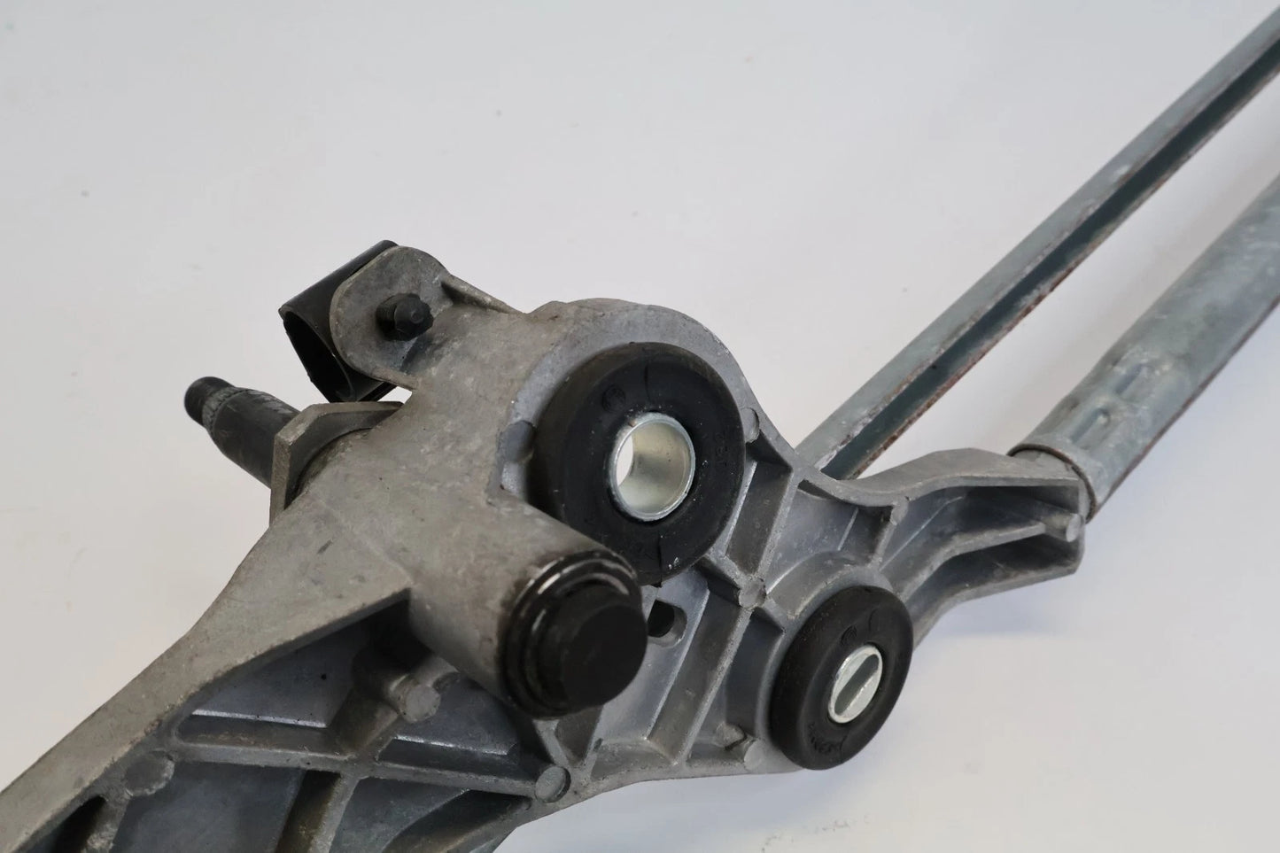 2011-2018 VW TOUAREG FRONT WINDSHIELD WIPER MOTOR & LINKAGE ASSY 7P0955023 OEM
