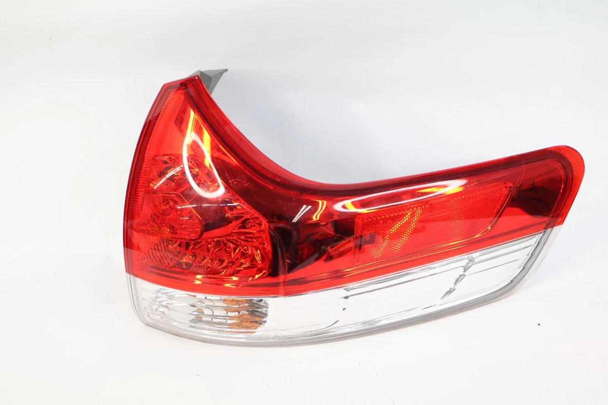 2011-2014 TOYOTA SIENNA REAR RIGHT PASSENGER OUTER LED TAILLIGHT TAILLAMP OEM