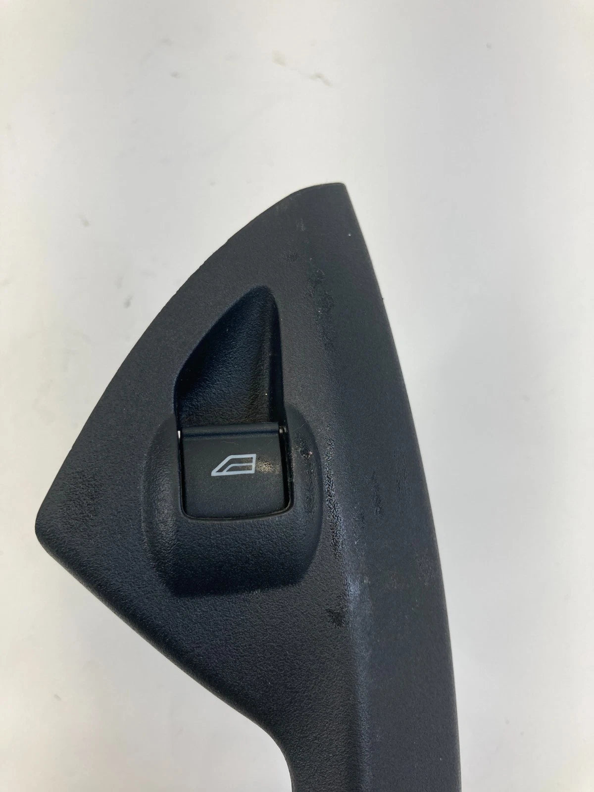 2013-2019 FORD ESCAPE REAR LEFT INTERIOR DOOR HANDLE BEZEL W/ WINDOW SWITCH OEM