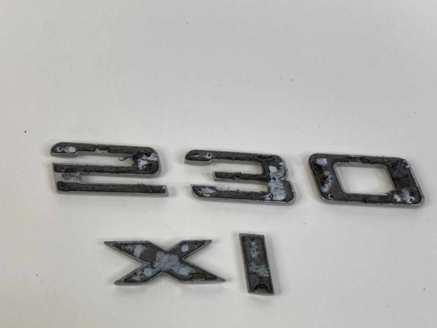 2006 2007 06 07 BMW 530XI REAR BACK SIDE EMBLEM TRUNK LOGO BADGE SYMBOL ASSY OEM