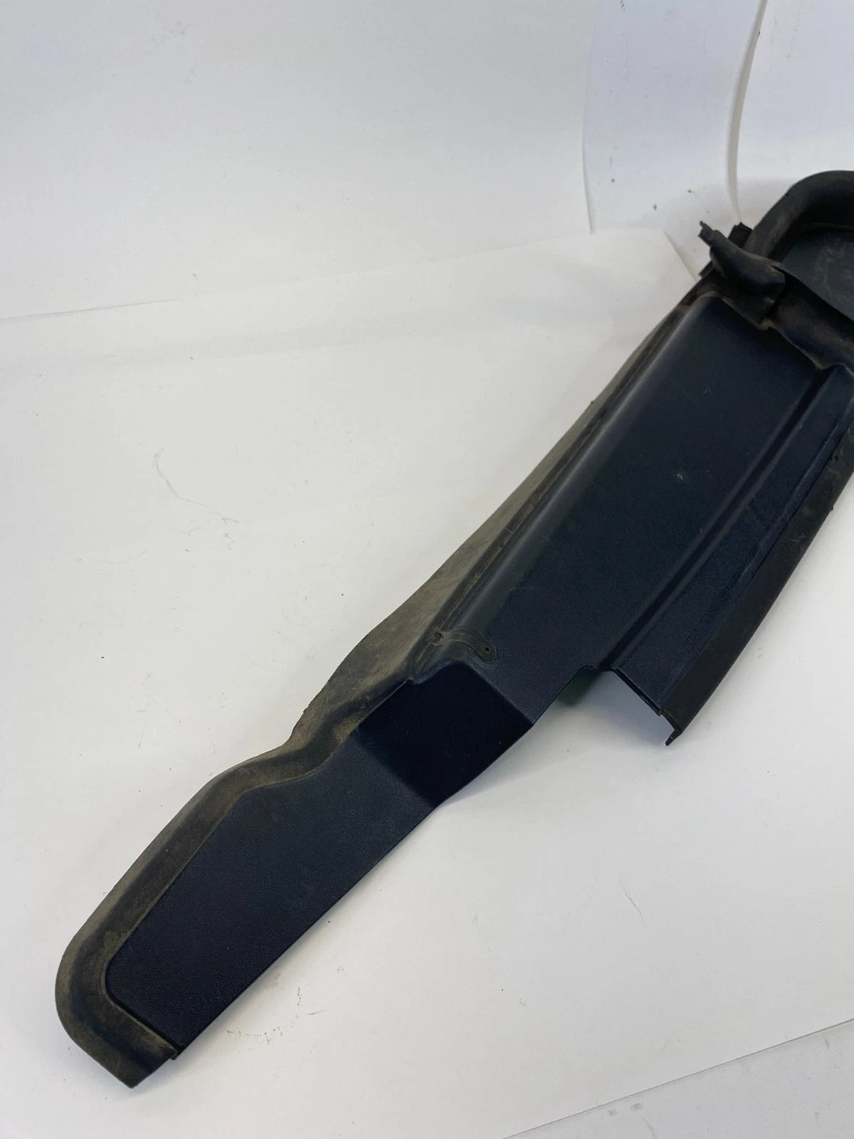 2011-2019 FORD EXPLORER FRONT DRIVER LEFT FENDER UPPER LEDGE TRIM COVER BRACKET