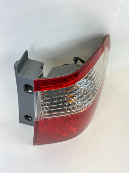 2005-2007 HONDA ODYSSEY RIGHT PASSENGER TAIL LIGHT OUTER TAIL LAMP OEM