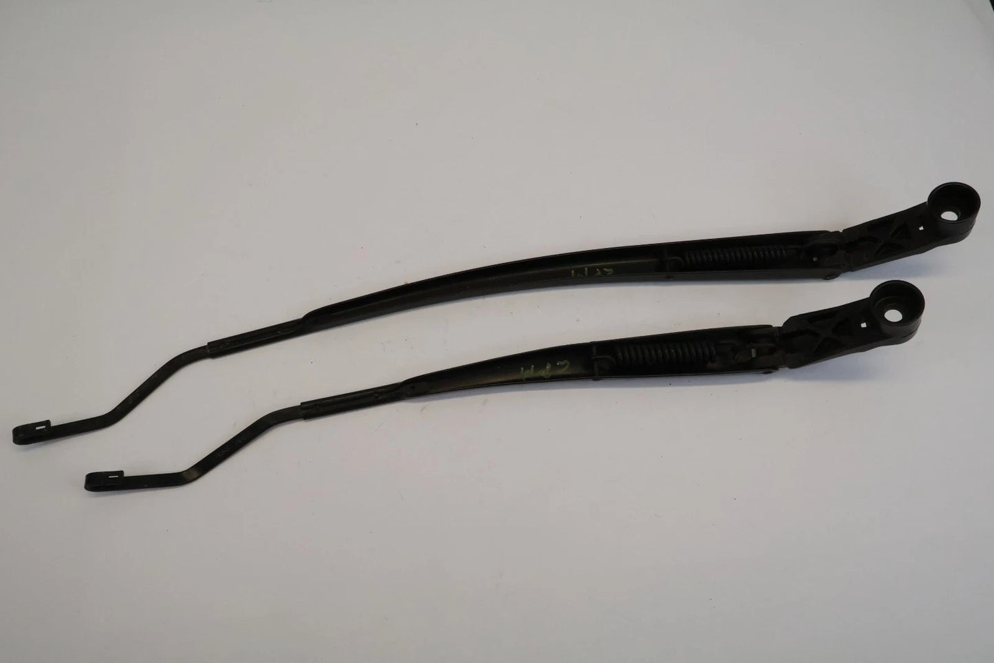 2010-2013 SUZUKI KIZASHI FRONT WINDSHIELD WIPER ARMS PAIR SET OEM FACTORY