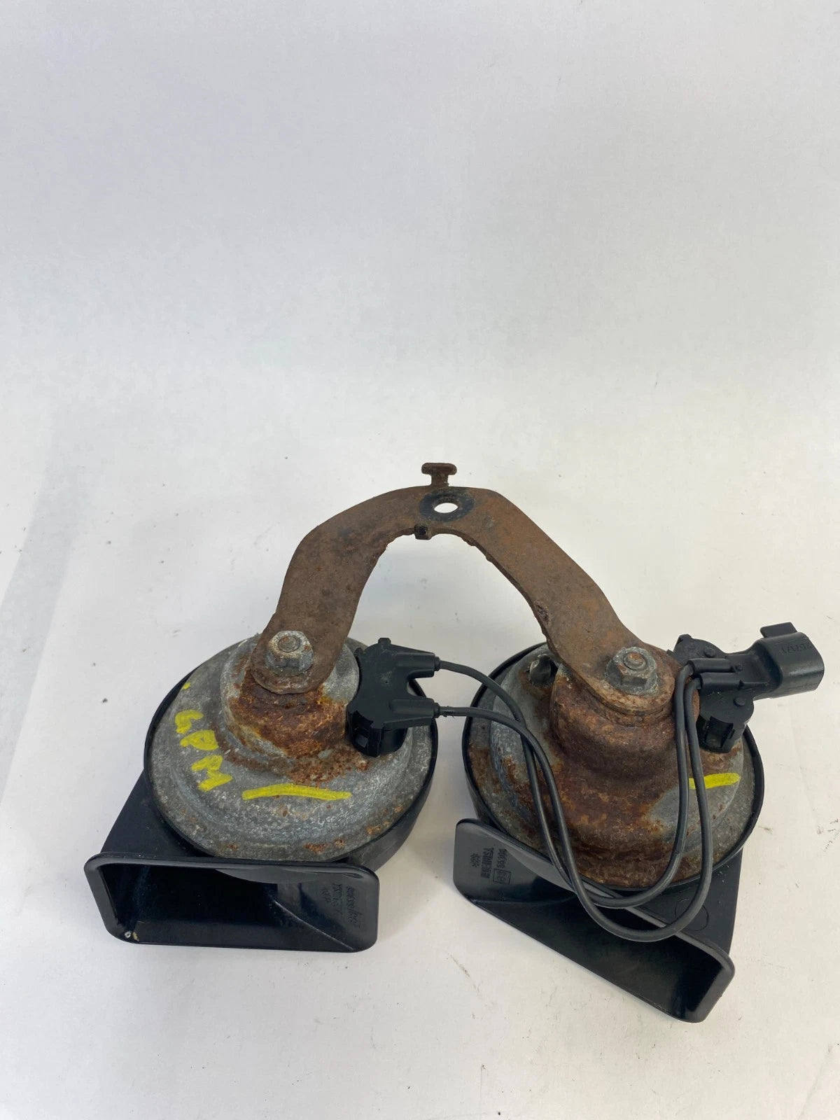 2009-2020 DODGE JOURNEY LOW & HIGH DUAL TONE NOTE HORN AND BRACKET MOUNT OEM