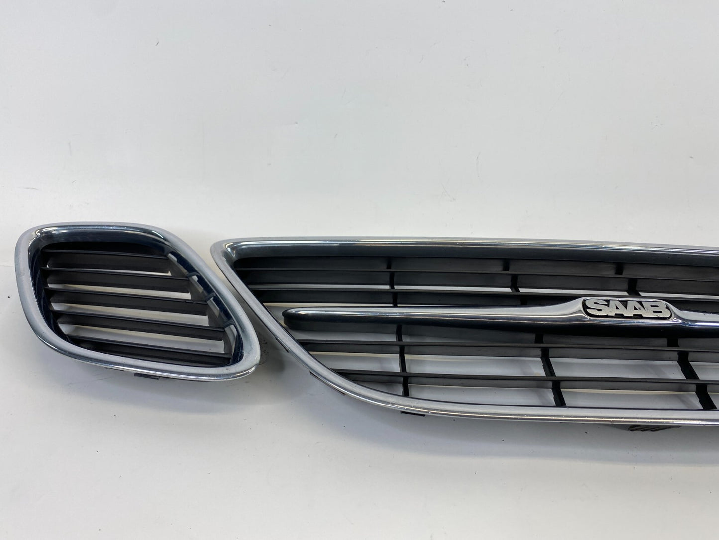2003-2007 Saab 9-3 Sedan Front Bumper Radiator Center Grille Set of 3 12787225