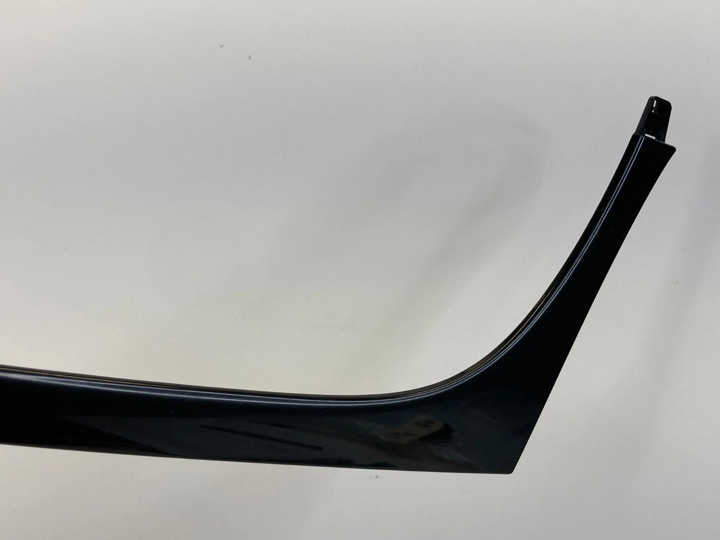 2011-2013 BUICK REGAL FRONT RIGHT SIDE DASH LOWER COVER TRIM MOLDING 13221845