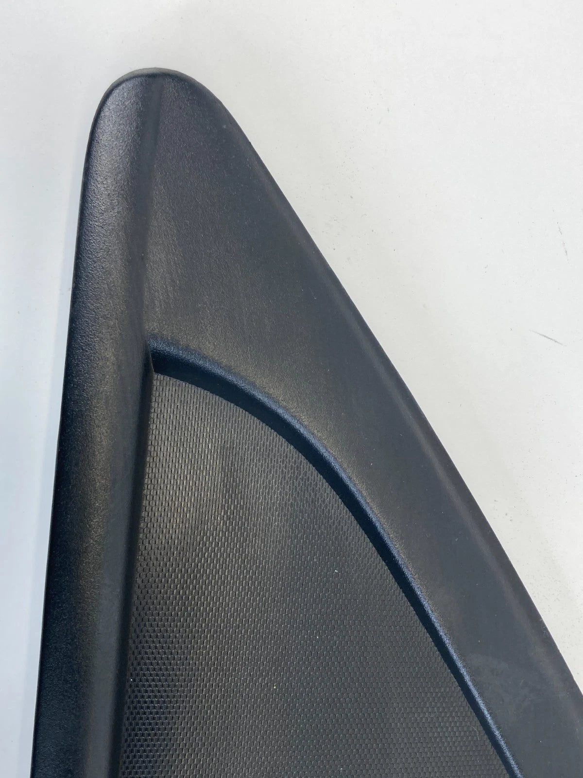 11-16 CHEVROLET CRUZE FRONT RIGHT SIDE EXTERIOR PILLAR CORNER MOLDING COVER OEM
