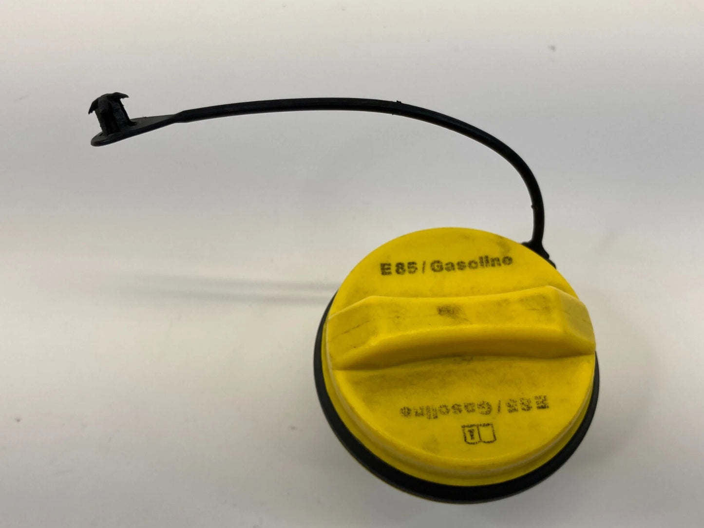 2004-2012 CHEVROLET MALIBU 00-13 IMPALA FUEL FILLER GAS TANK CAP LID COVER OEM