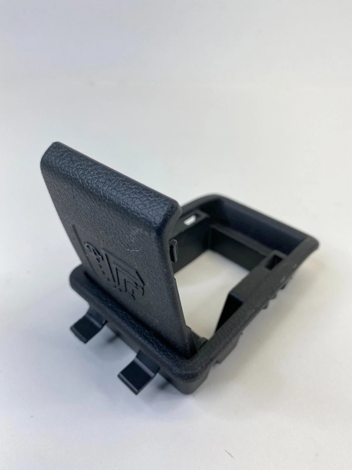 2014-2016 HYUNDAI ELANTRA REAR SEAT CHILD ANCHOR COVER TRIM BEZEL 85612-3X500