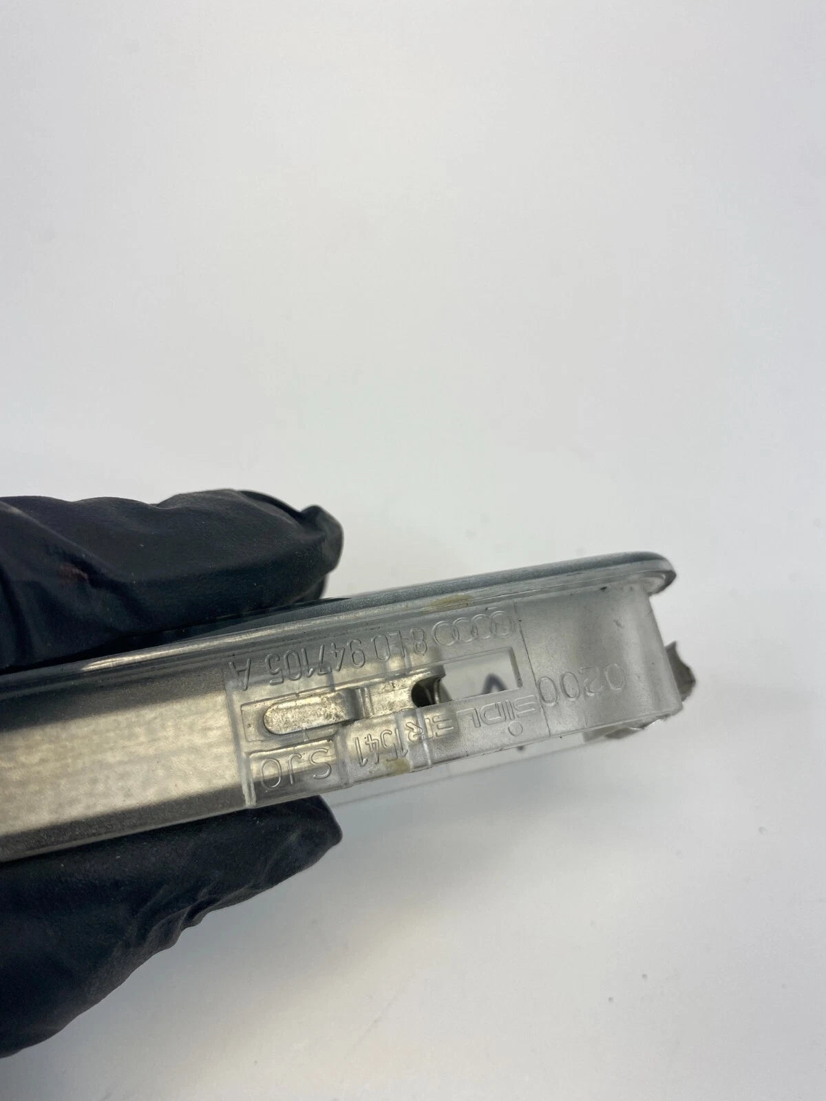 1998-2004 A6 QUATTRO FRONT RIGHT SUNVISOR LIGHT VISOR VANITY LAMP 8L0947105A OEM