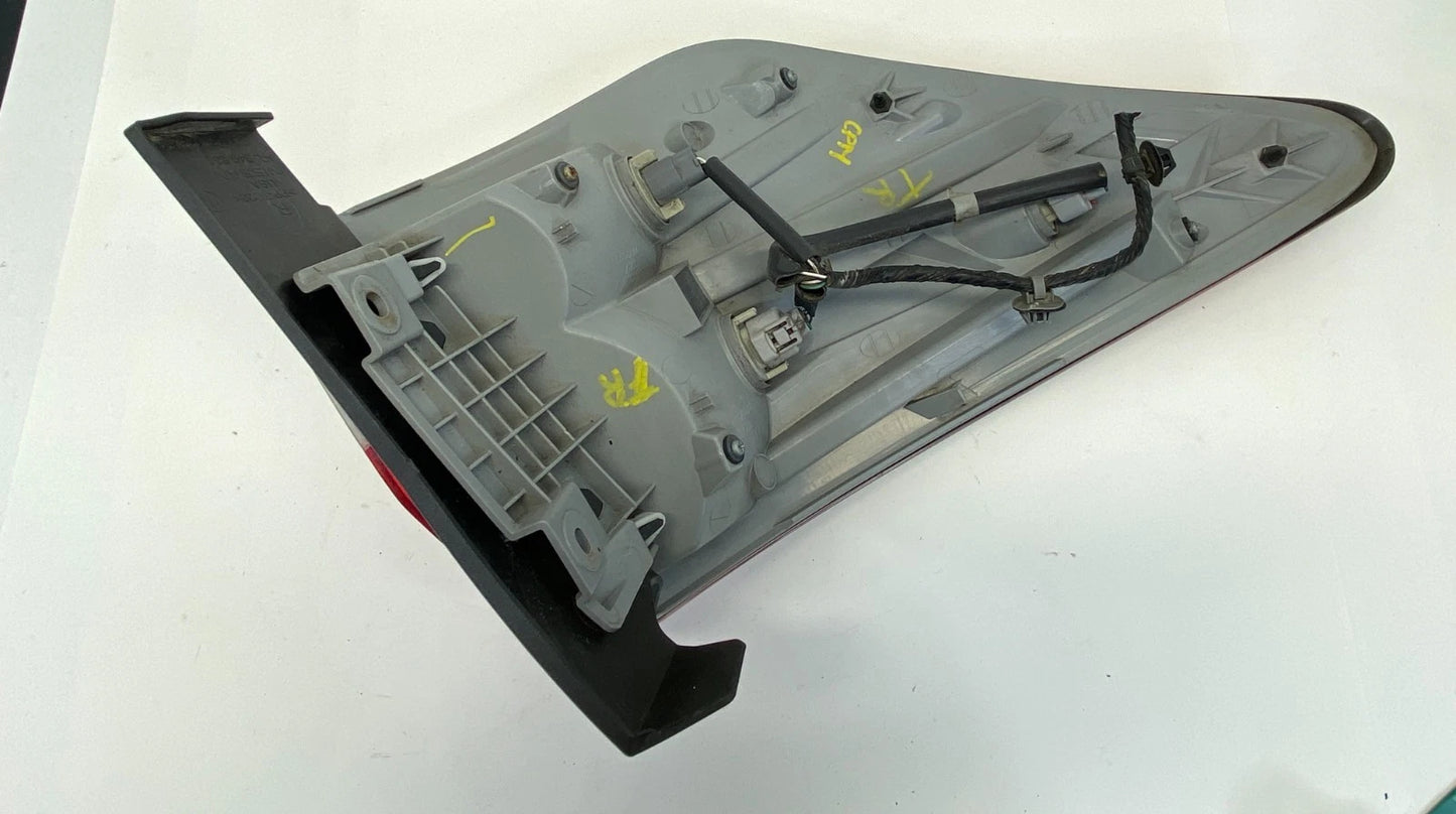 2013-2016 NISSAN PATHFINDER REAR OUTER RIGHT PASSENGER TAILLIGHT TAIL LIGHT OEM