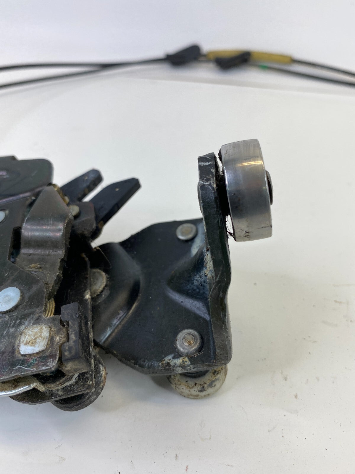 05 06 07 08 09 10 Honda Odyssey Rear Left Side Sliding Door Lower Roller OEM