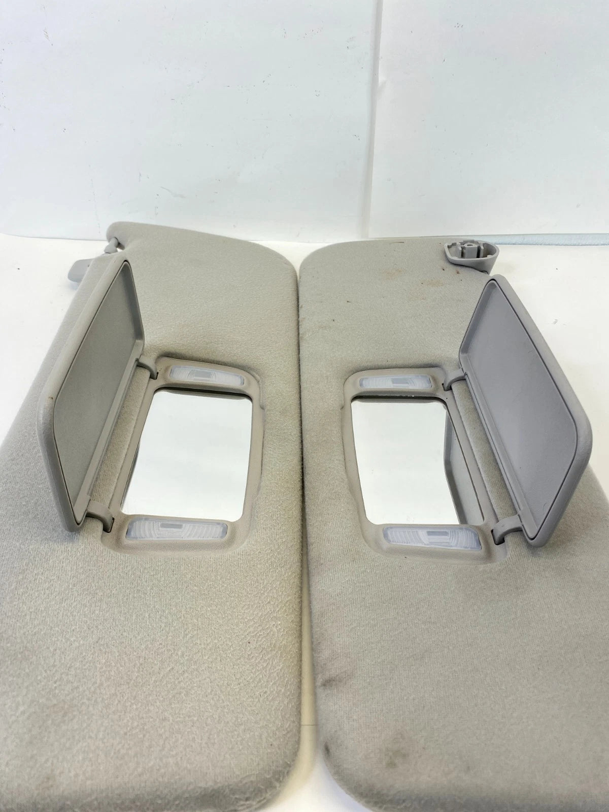 2005-2010 TOYOTA SIENNA LEFT & RIGHT SUNVISOR SUN VISOR SHADE PAIR SET OEM