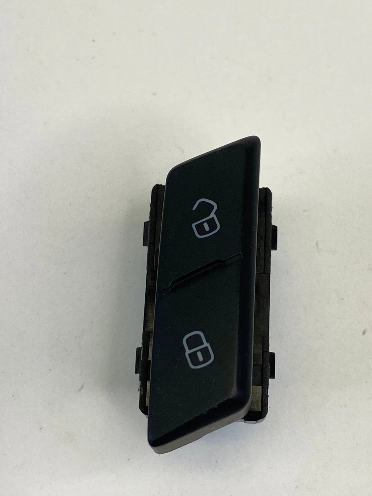 2012-2015 VOLKSWAGEN PASSAT REAR LEFT SIDE DOOR LOCK SWITCH 561-962-135-A OEM