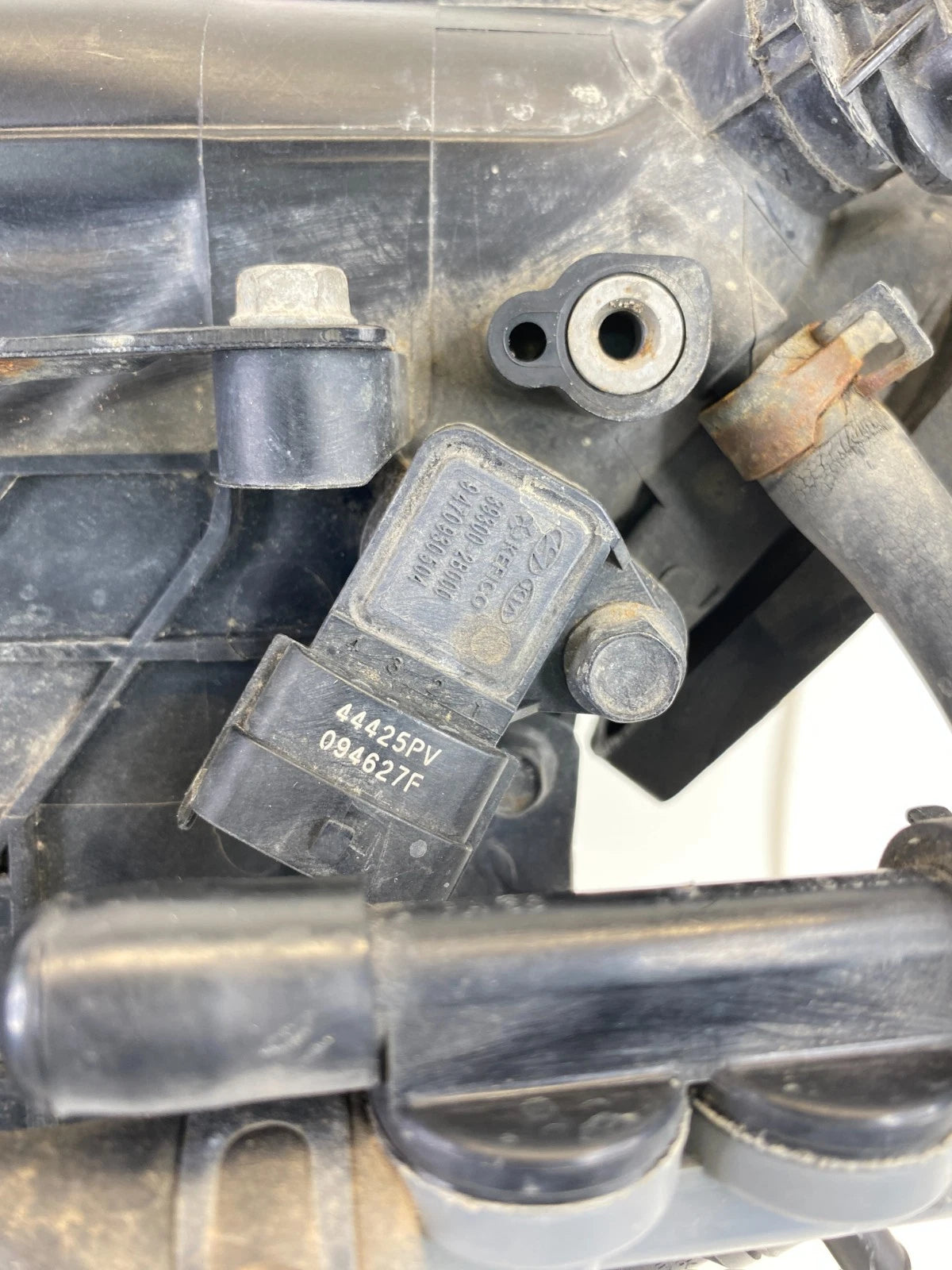 2013-2018 HYUNDAI SANTA FE 3.3L V6 UPPER AIR INTAKE MANIFOLD PLENUM OEM