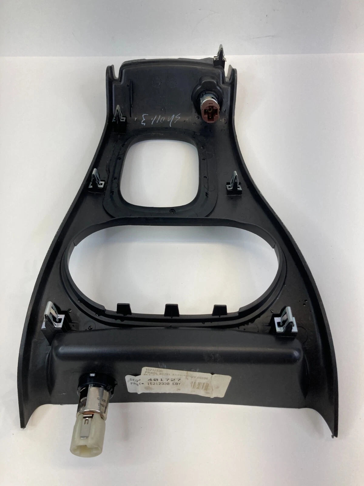 05-10 CHEVROLET COBALT A/T CONSOLE SHIFTER TRIM BEZEL W/ POWER OUTLET 15212350
