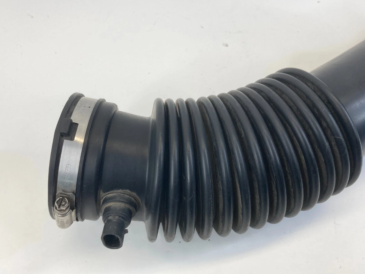 2002-2005 CHEVROLET TRAILBLAZER EXT 4.2L L6 AIR CLEANER OUTLET DUCT 15181115 OEM