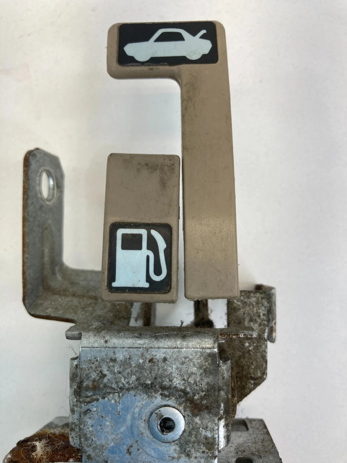 1994-1997 HONDA ACCORD SEDAN TRUNK FUEL TANK GAS LID OPENER PUSH PULL HANDLE OEM