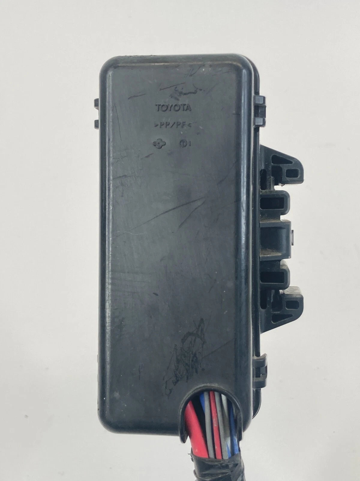 04 05 06 07 TOYOTA HIGHLANDER 3.3L HYBRID ENGINE SMALL FUSE RELAY BLOCK BOX OEM