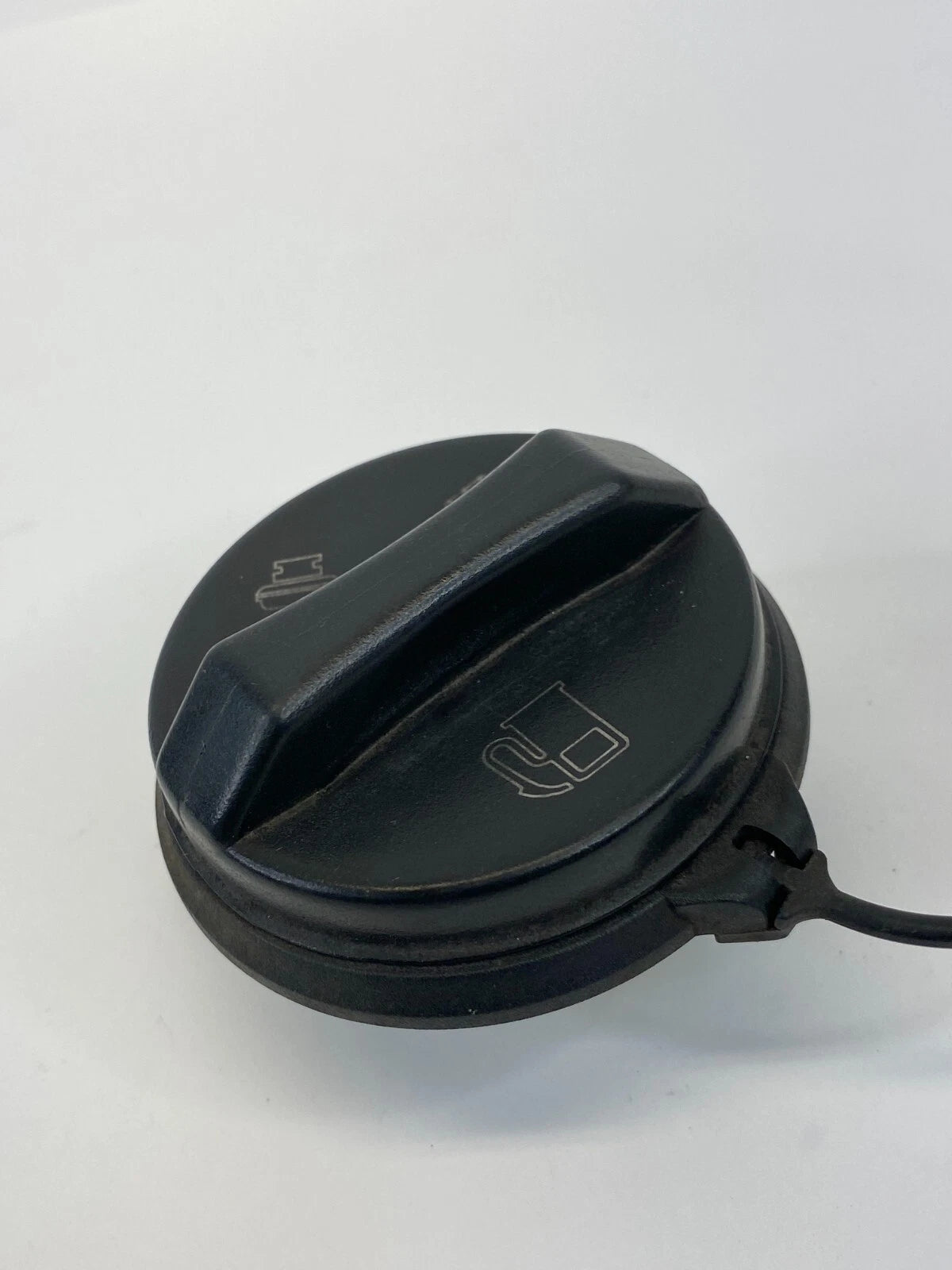 2004-2009 CHEVROLET AVEO 07-09 AVEO5 FUEL FILLER GAS LID COVER CAP OEM