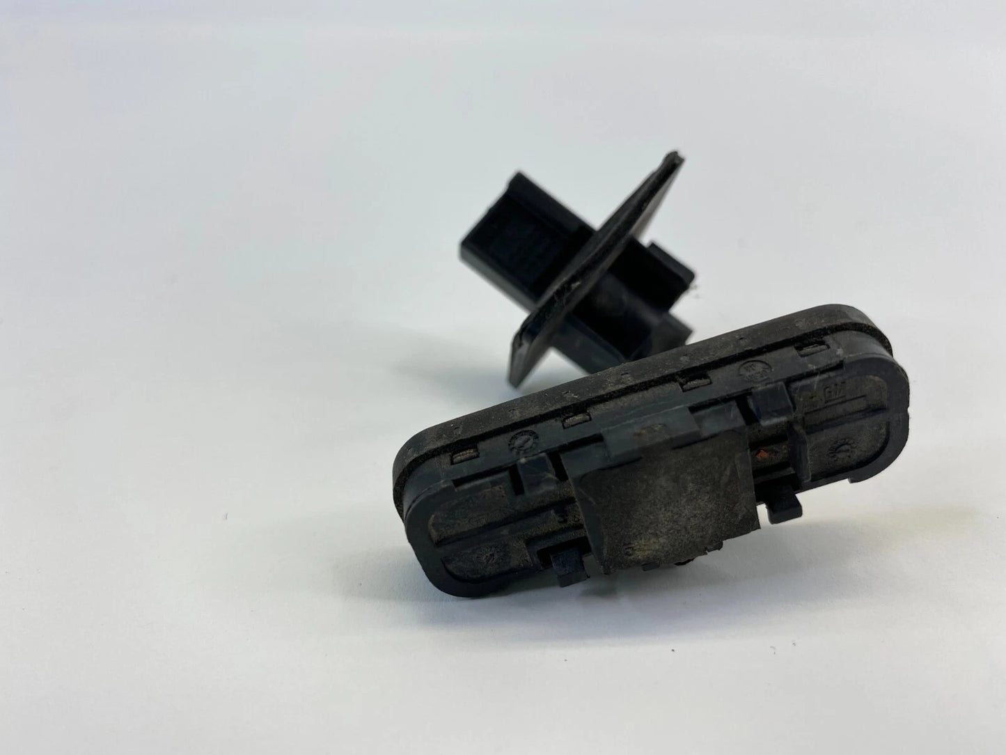 2011-2016 BUICK REGAL REAR TRUNK TAILGATE BOOT OPENING RELEASE SWITCH 132266400