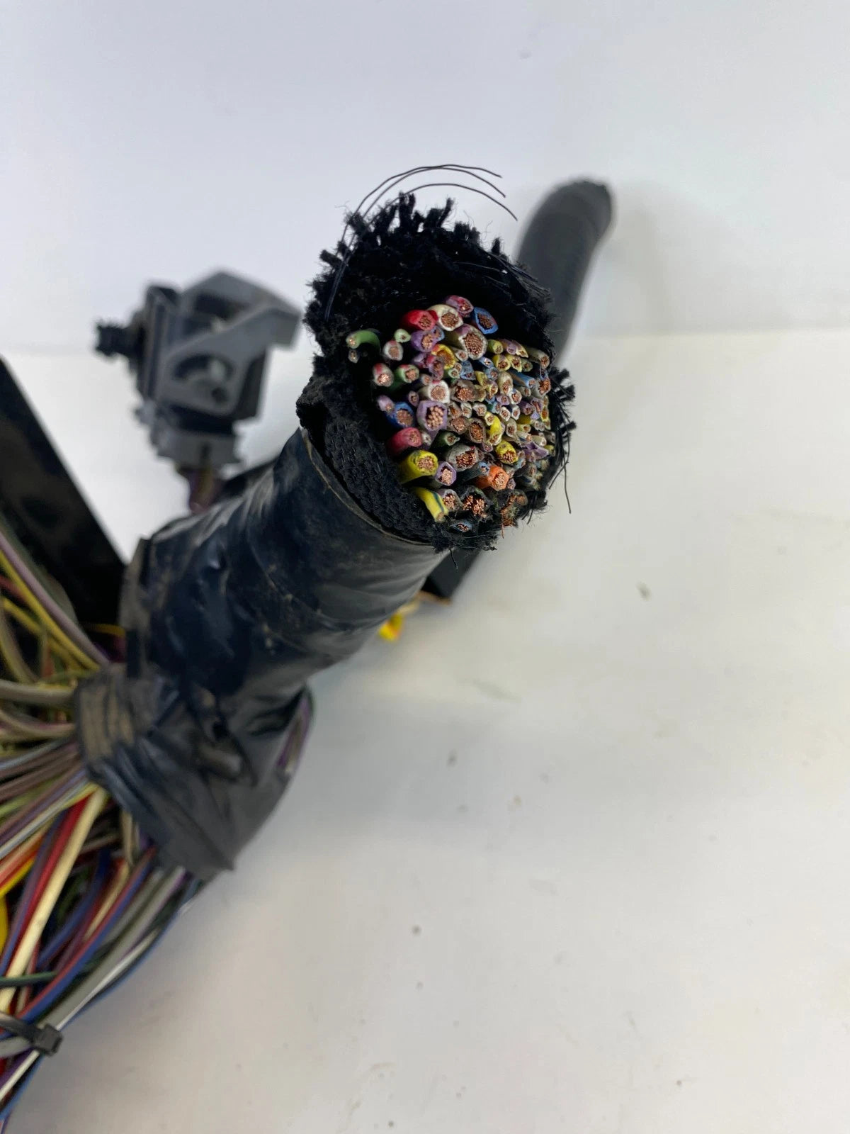 13-19 Ford Flex Taurus MKT 3.5L V6 Under Hood Cabin Fuse Relay Junction Block