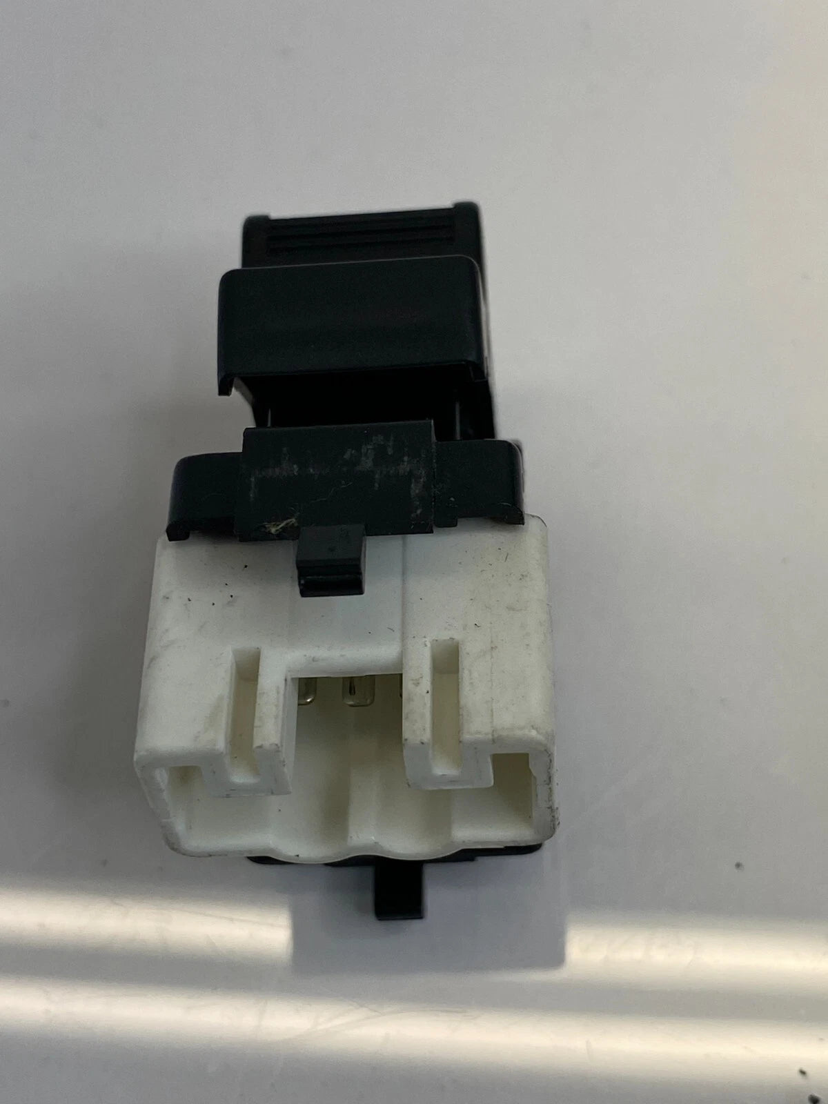 2004-2009 TOYOTA PRIUS FRONT RIGHT PASSENGER SIDE DOOR POWER WINDOW SWITCH