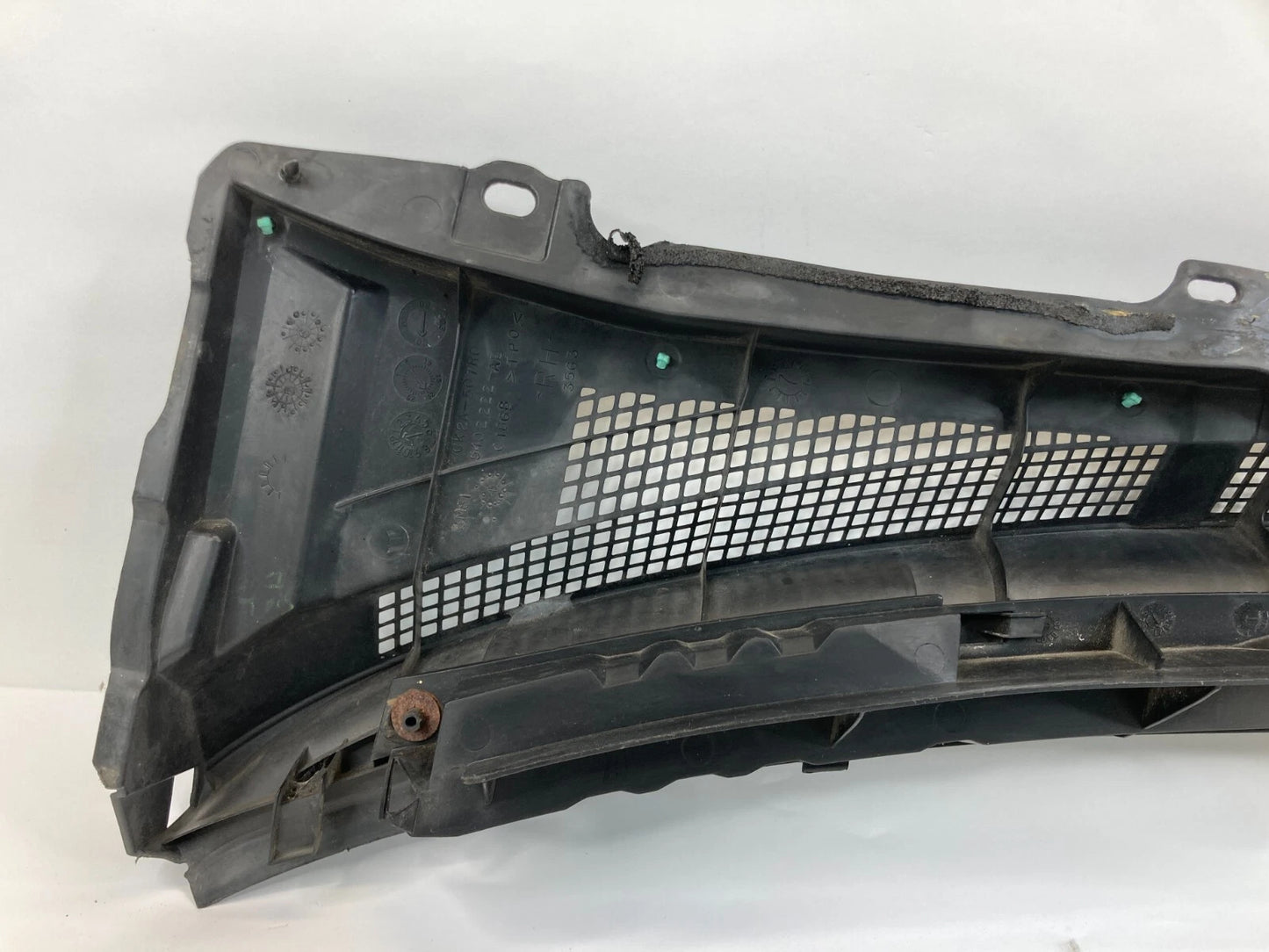 2003-2008 MAZDA 6 FRONT RIGHT SIDE WIPER ARM COWL TRIM COVER GK2A-507R0 OEM