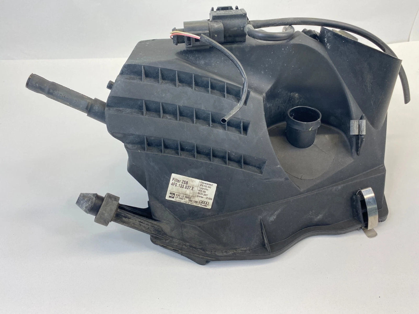 2005-2011 AUDI A6 QUATTRO 4.2L AIR INTAKE CLEANER BOX HOUSING 4F0-133-837E OEM