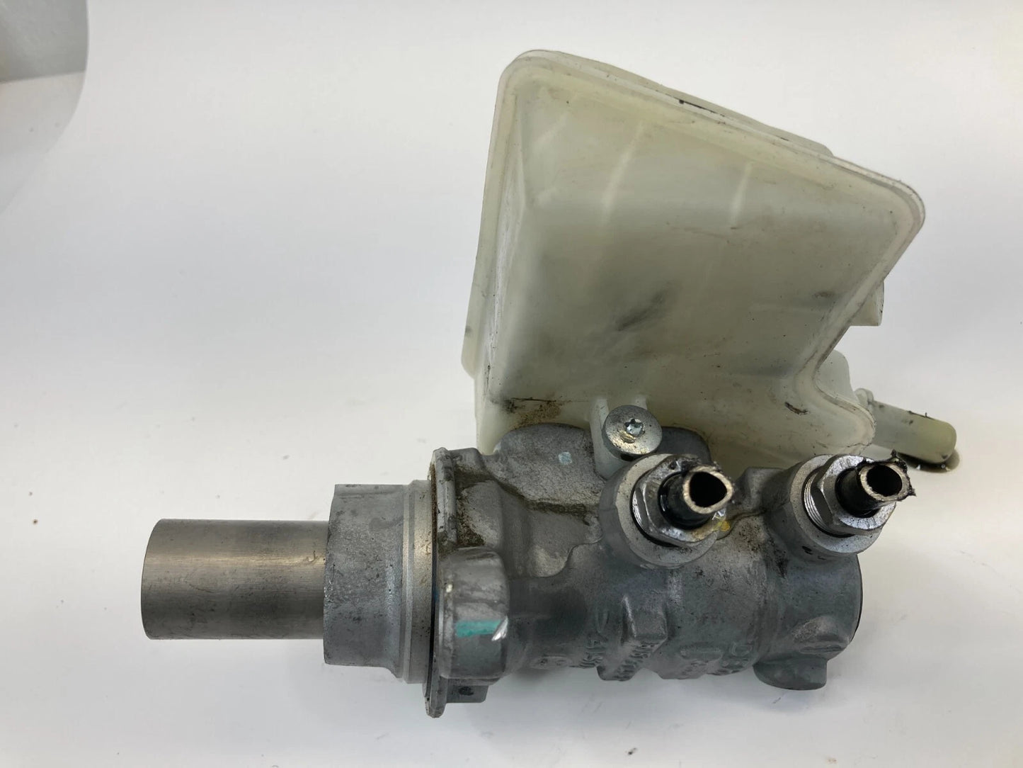 2013-2019 FORD ESCAPE BRAKE MASTER CYLINDER W/ FLUID TANK RESERVOIR BV61-2140-P