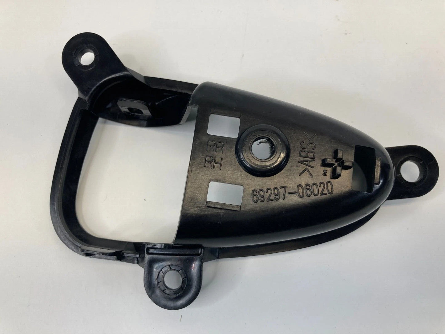 07-11 TOYOTA CAMRY REAR RIGHT SIDE INNER DOOR HANDLE COVER BEZEL 69297-06020 OEM