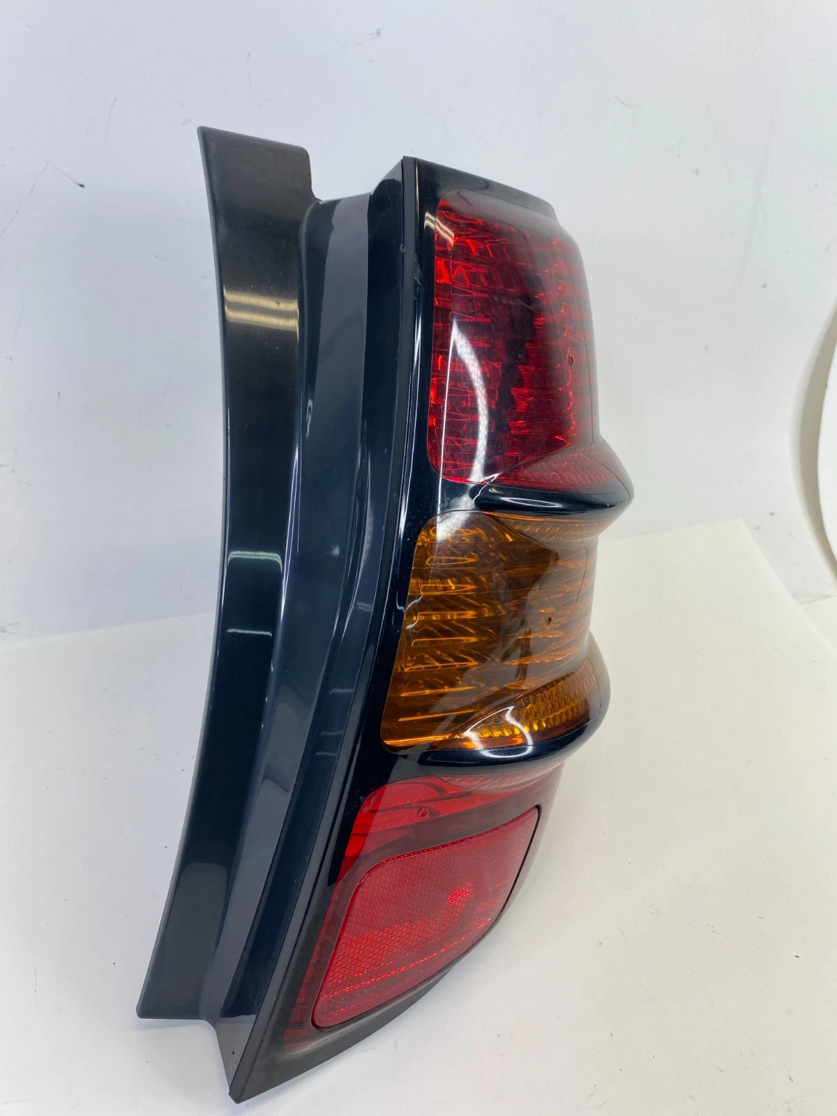 2003-2008 Pontiac Vibe Rear Right Passenger Tail Light Taillight Taillamp OEM