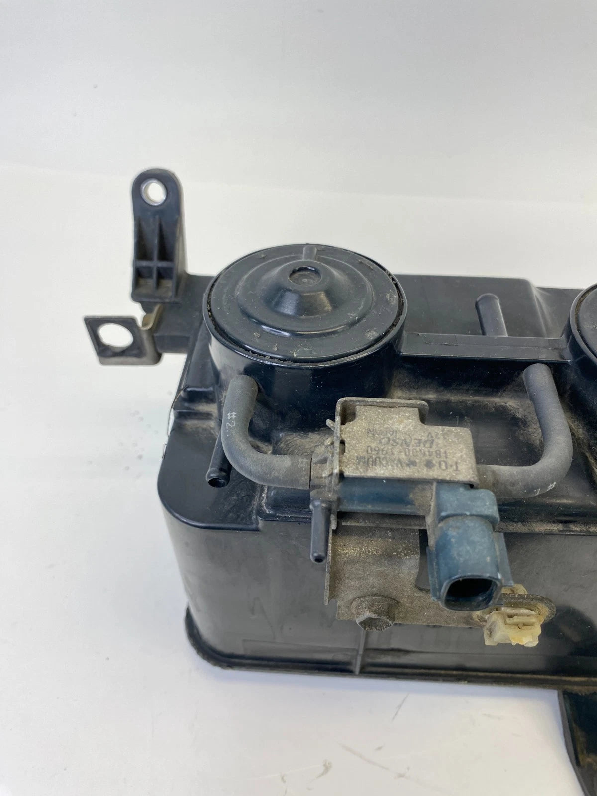 1996-2000 TOYOTA 4RUNNER 3.4L V6 AT FUEL VAPOR CHARCOAL CANISTER 184600-1960 OEM