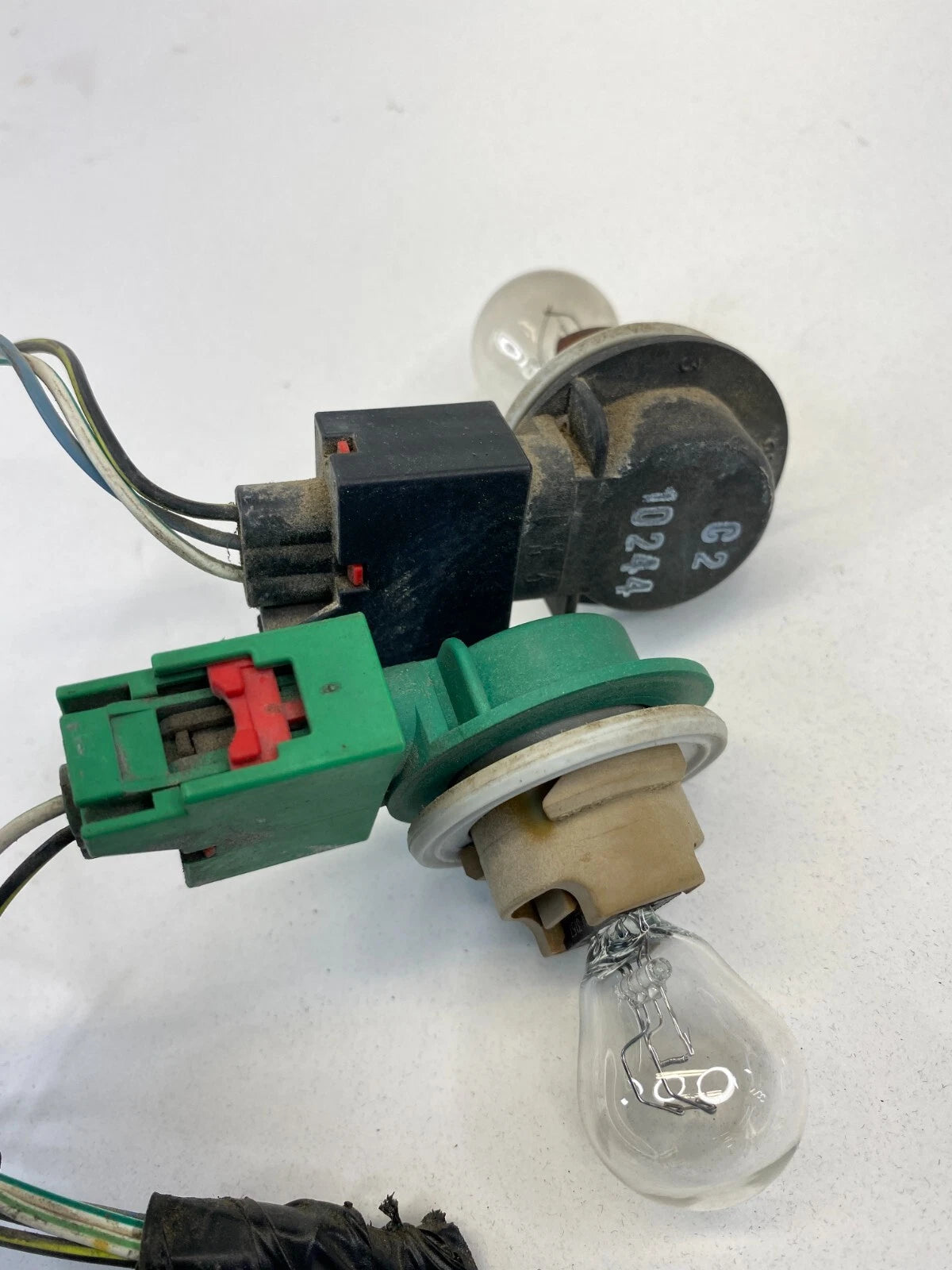 2010 CHRSYLER TOWN & COUNTRY REAR LEFT WIRING HARNESS TAIL LIGHT TAILLIGHT OEM