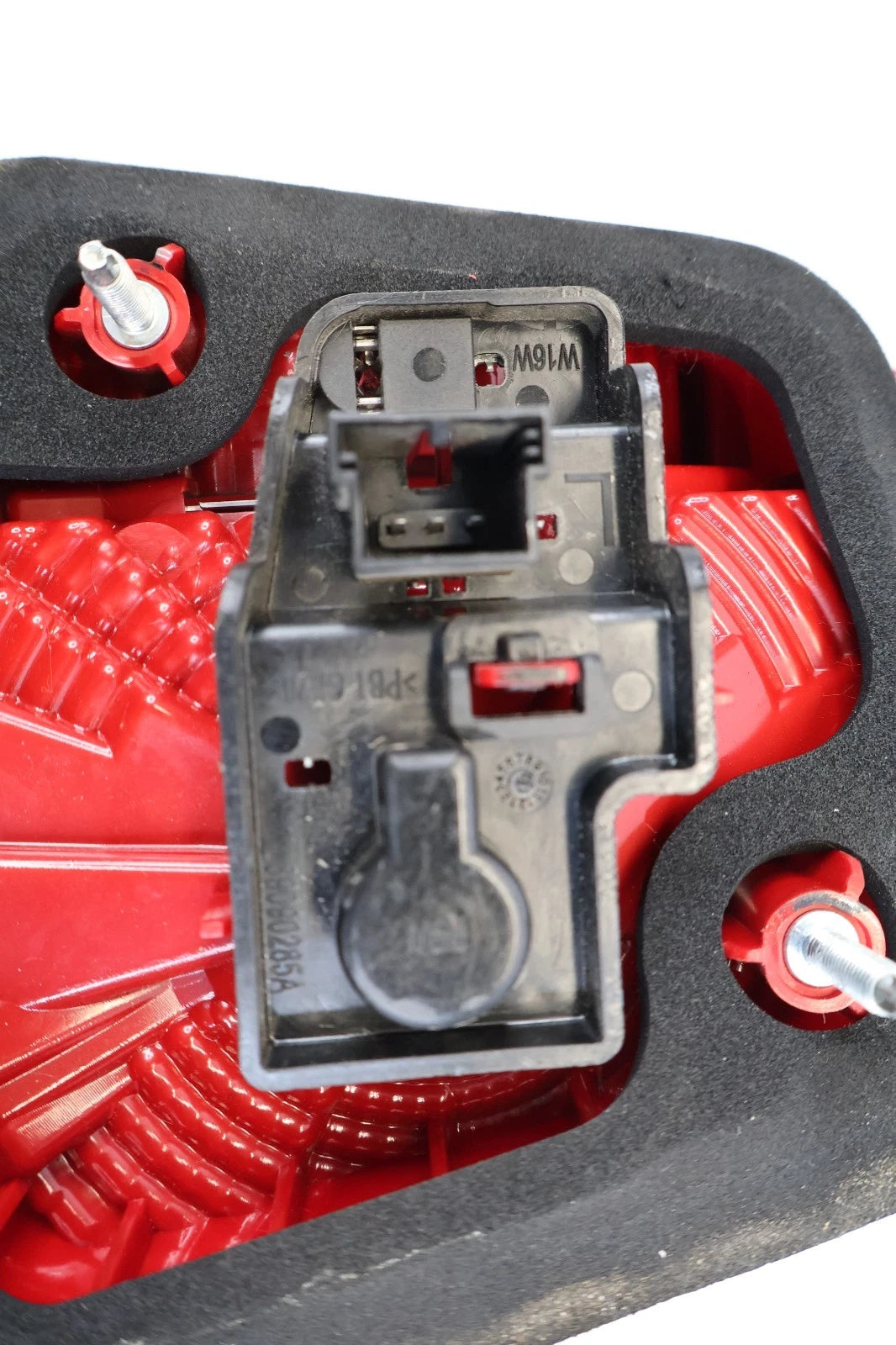 2011-2014 VW VOLKSWAGEN TOUAREG LEFT DRIVER TRUNK INNER TAILLIGHT 7P6-945-093-C