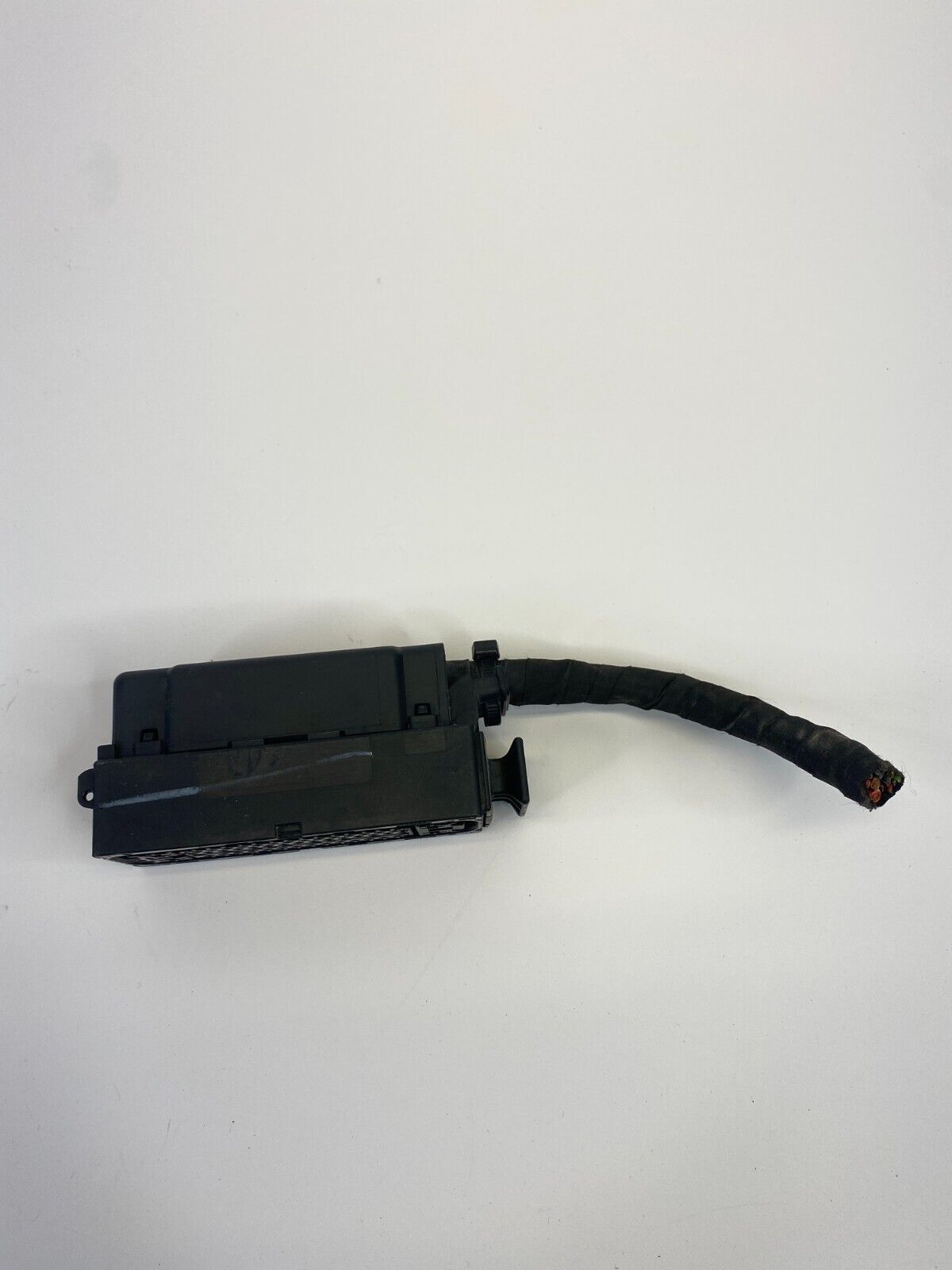 2012-2014 Volkswagen Jetta 2.0L A/T ABS Anti Lock Brake Pump Connector OEM