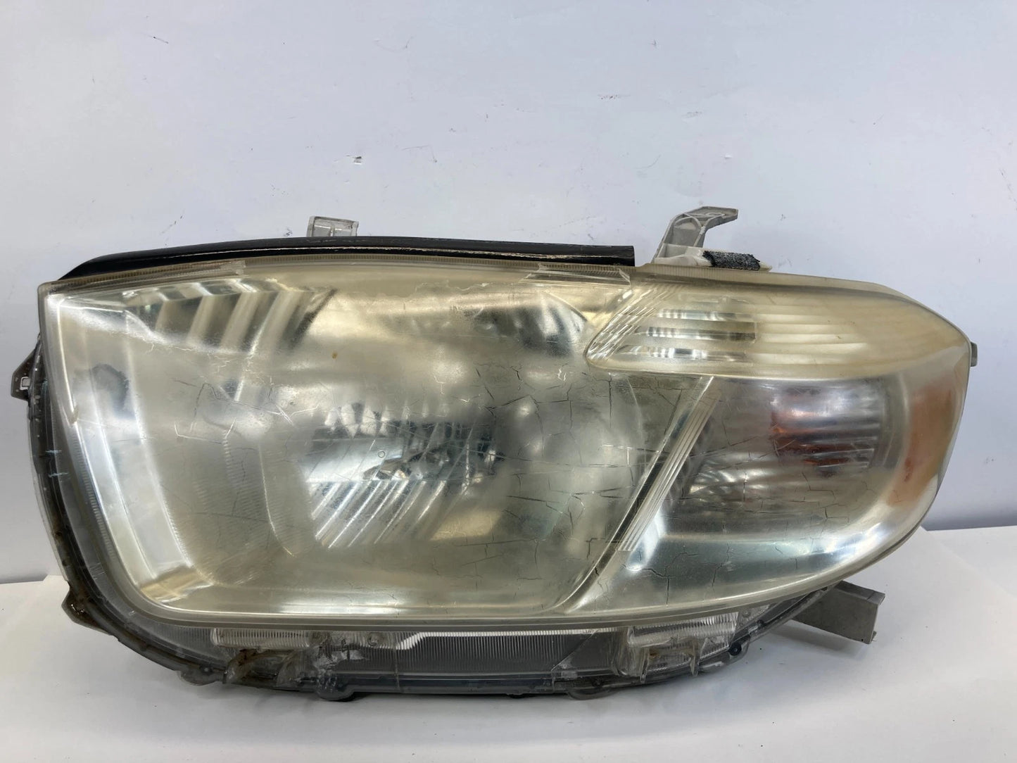 2008-2010 TOYOTA HIGHLANDER FRONT LEFT DRIVER SIDE HEADLIGHT HEADLAMP OEM