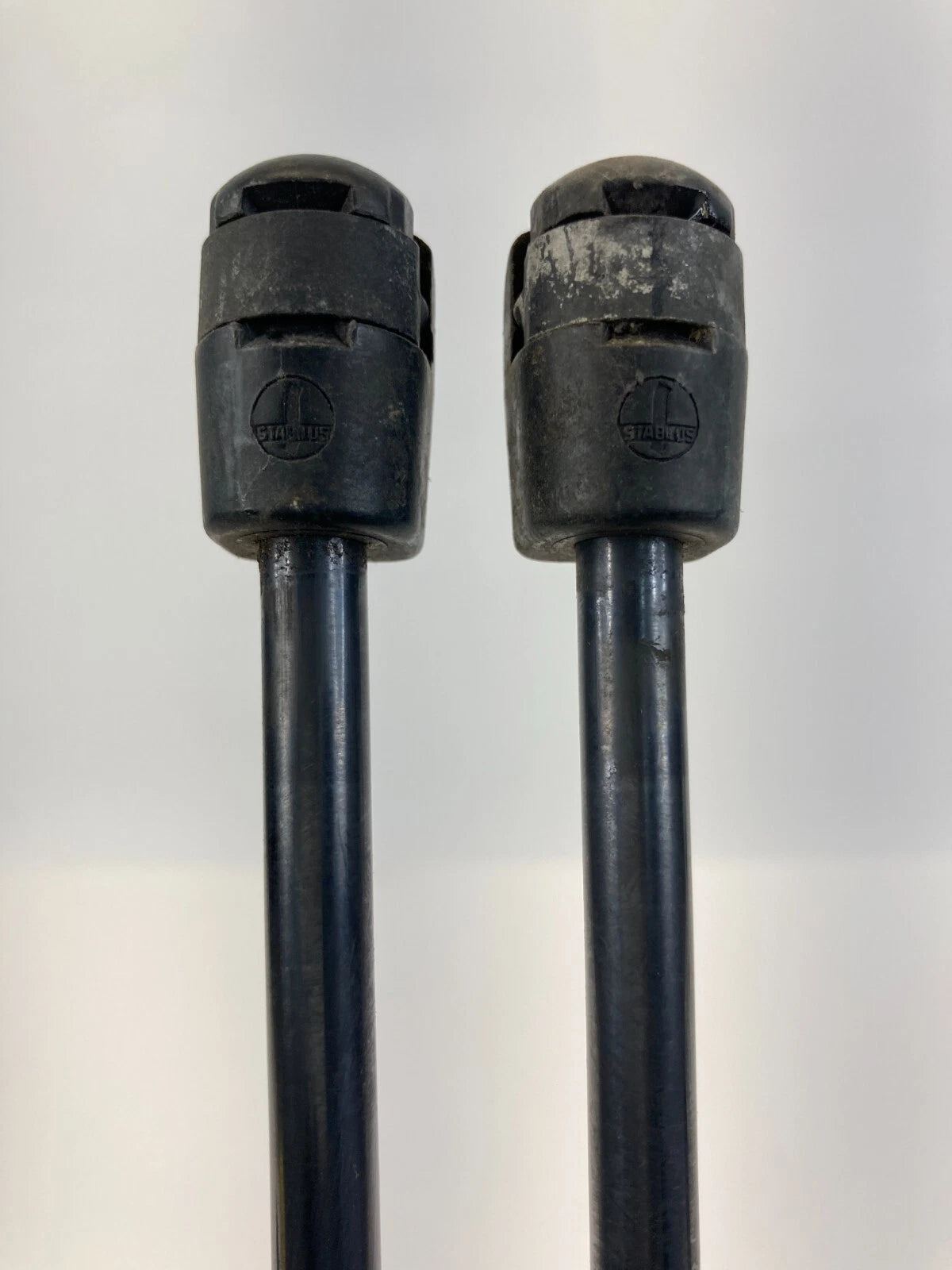 06-09 FORD MUSTANG TRUNK LIFTGATE LIFT SUPPORT SHOCK STRUT PAIR SET 6R3363406A10