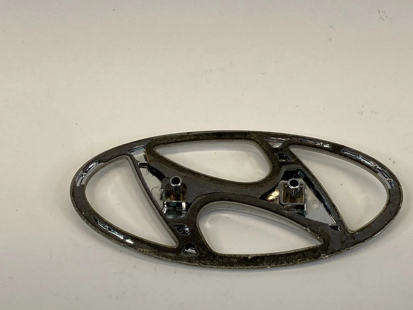 2012-2017 HYUNDAI ACCENT REAR TRUNK DECK LID LOGO EMBLEM NAMEPLATE CHROME OEM
