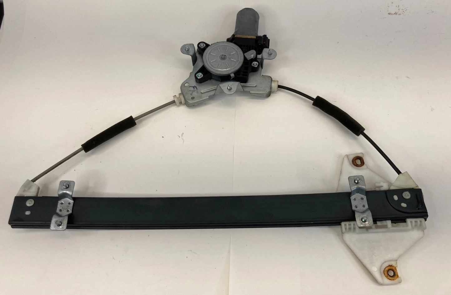 2008-2010 SATURN VUE FRONT RIGHT DOOR POWER WINDOW REGULATOR W/ MOTOR