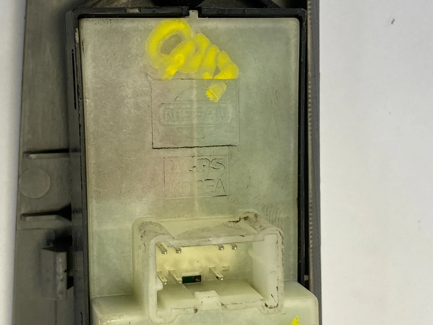 2005 2006 NISSAN ALTIMA FRONT RIGHT SIDE WINDOW CONTROL SWITCH OEM 25411-8J001
