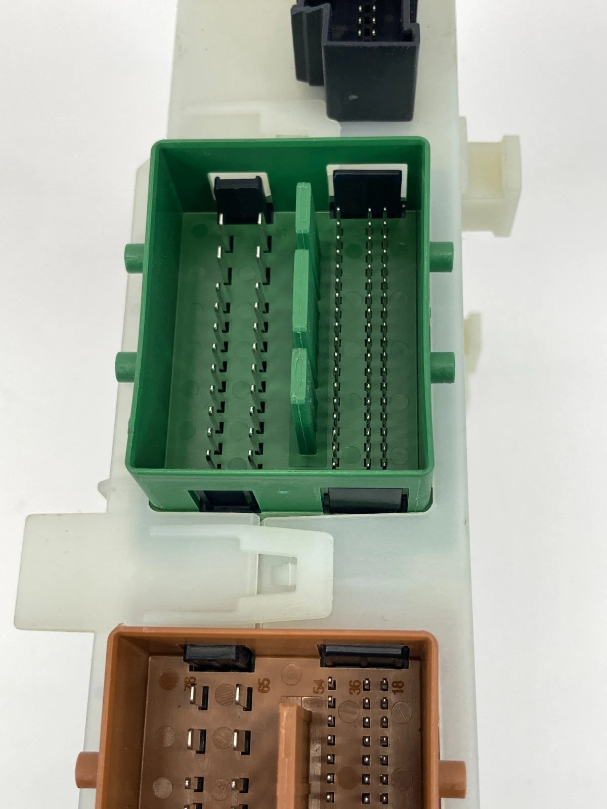 2008-2012 LAND ROVER LR2 INTERIOR CABIN FUSE RELAY JUNCTION BOX 6G9T-14D572 OEM