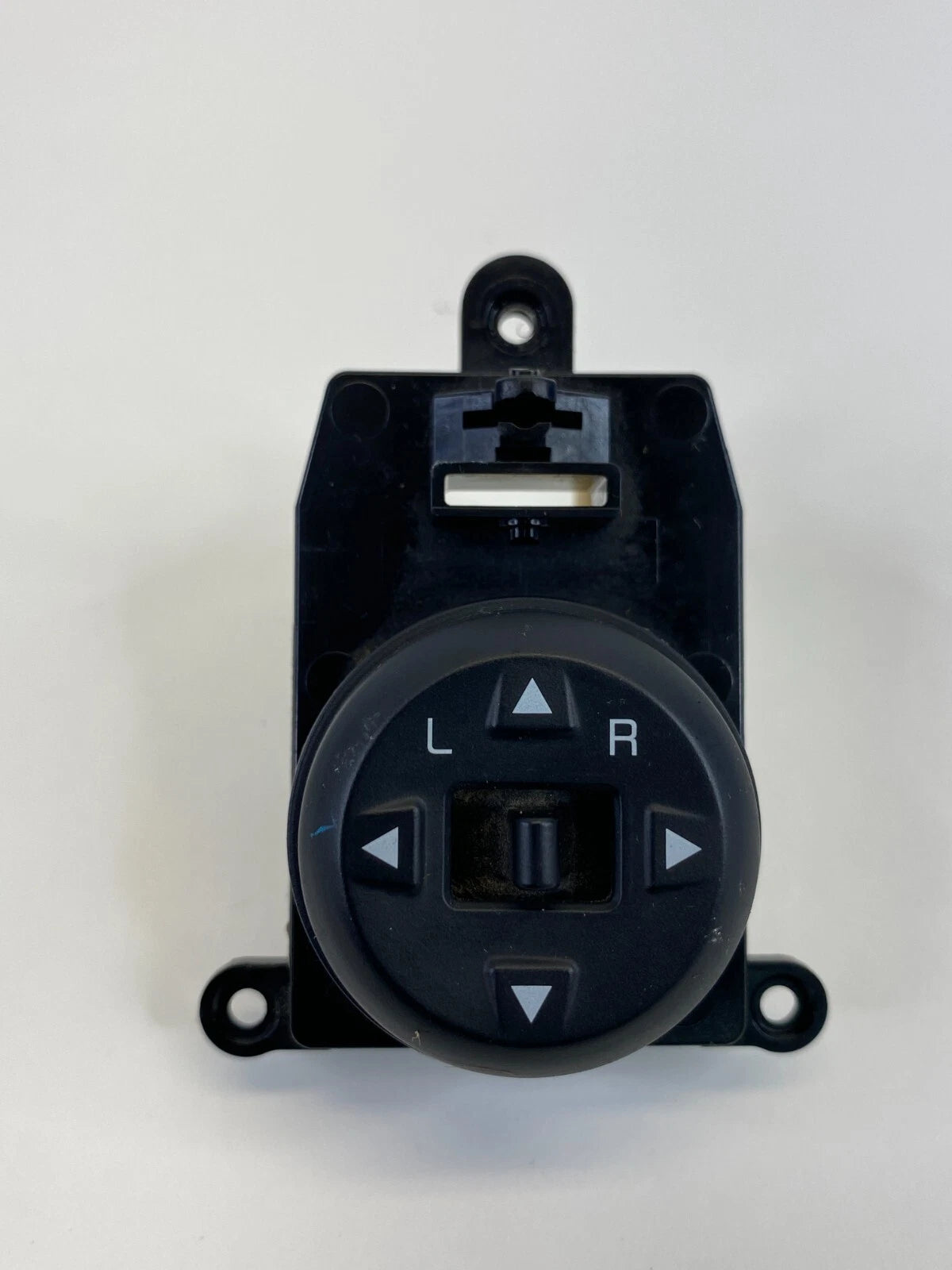 2014-2018 KIA FORTE MIRROR CONTROL BUTTON SWITCH ASSEMBLY 93530-A7100 OEM