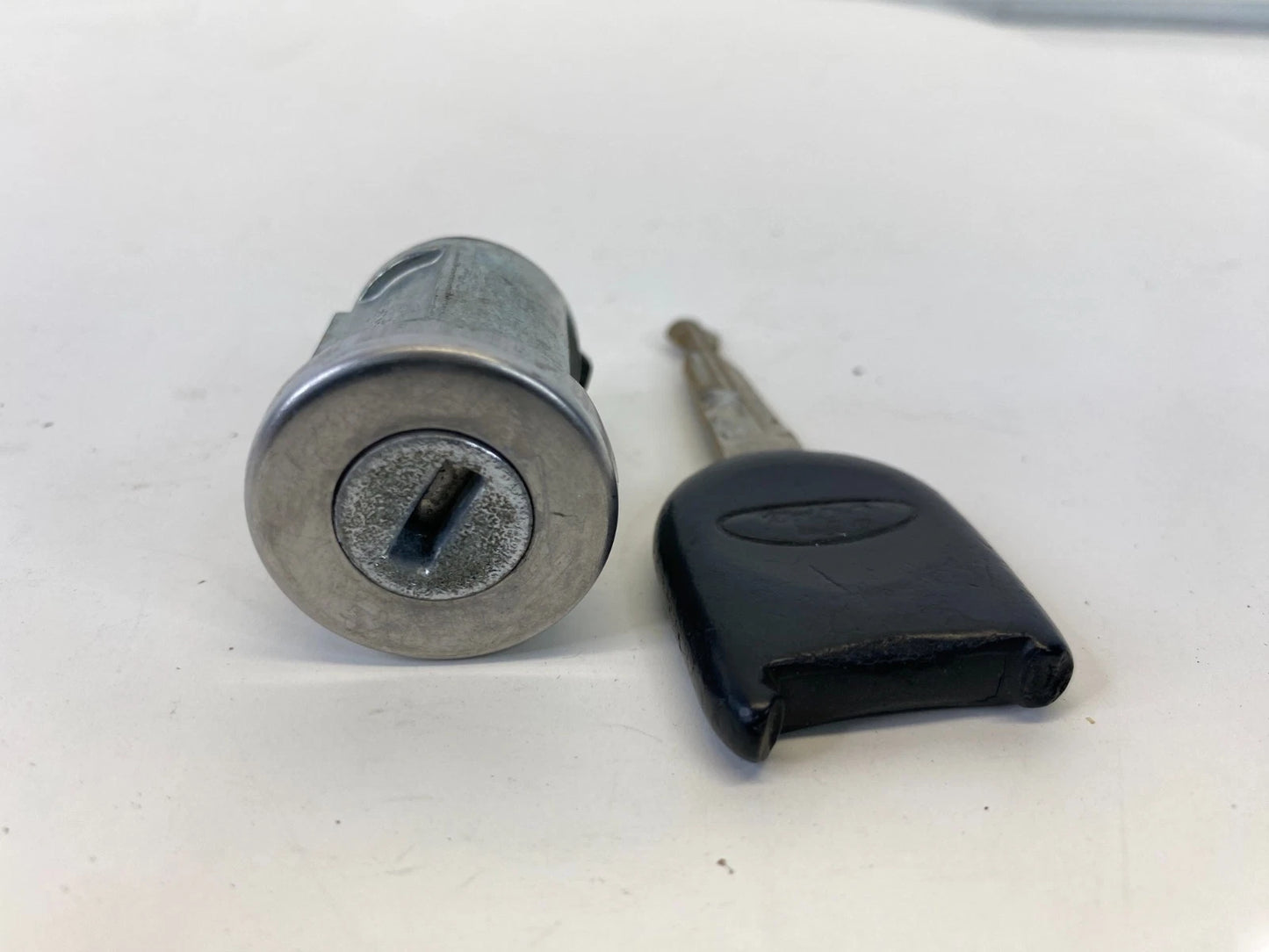 2000-2007 FORD FOCUS 2.0L L4 IGNITION LOCK CYLINDER ASSEMBLY WITH KEY OEM