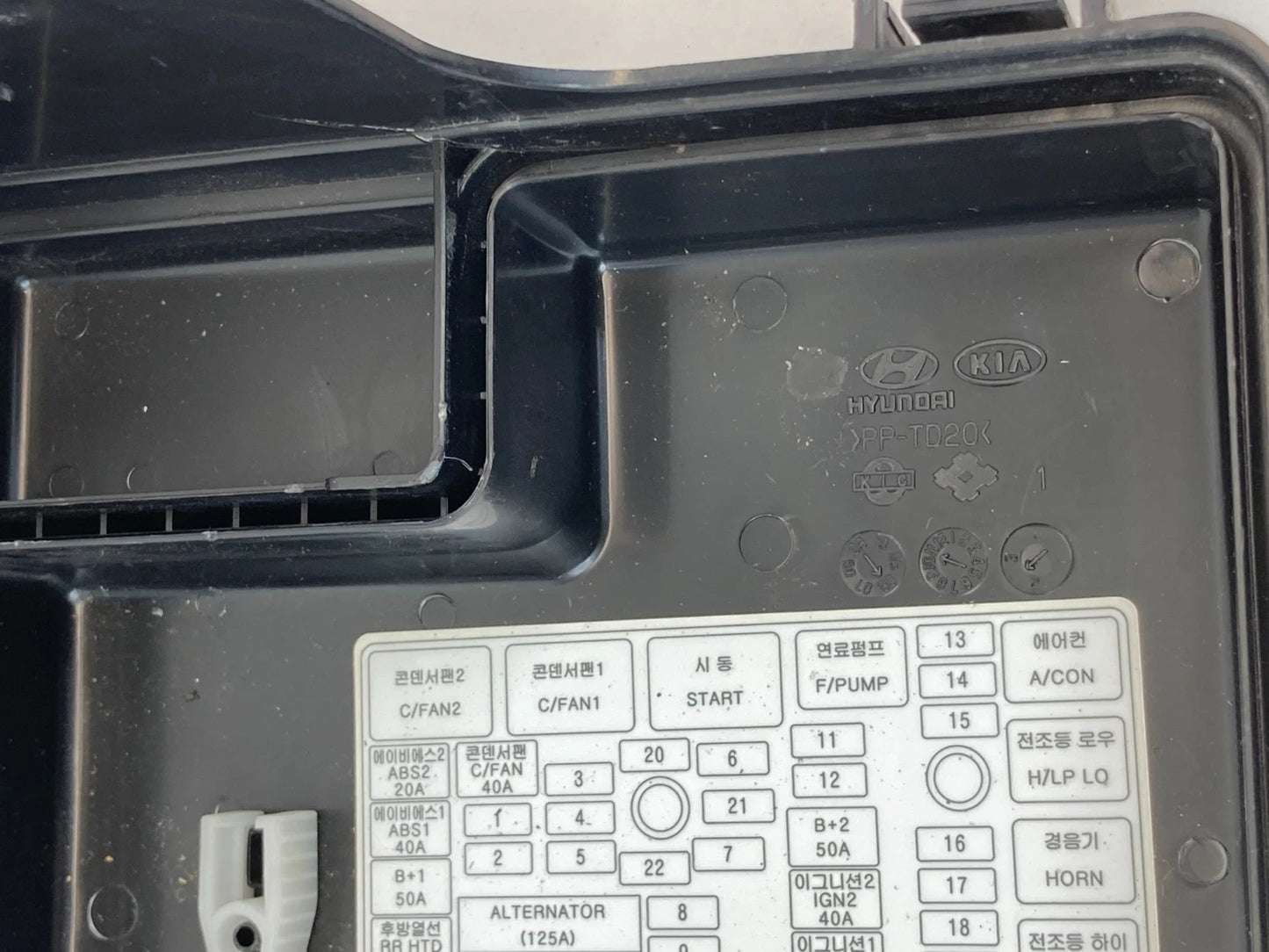 07-09 HYUNDAI ELANTRA 2.0L L4 UNDER HOOD FUSE BOX RELAY JUNCTION BLOCK COVER OEM