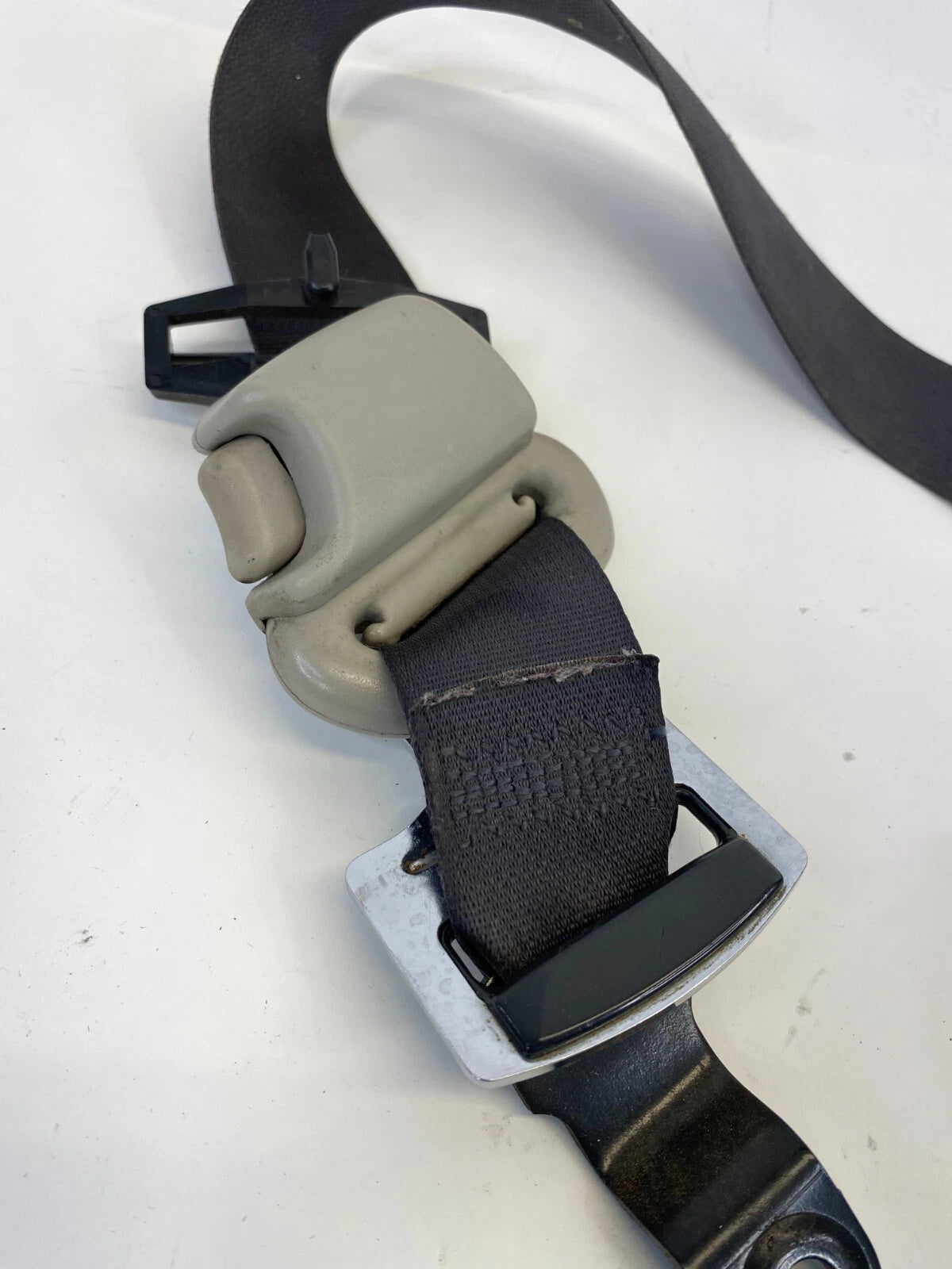 2005 2006 DODGE MAGNUM FRONT RIGHT PASSENGER SEAT BELT RETRACTOR P0UX521DVAD OEM