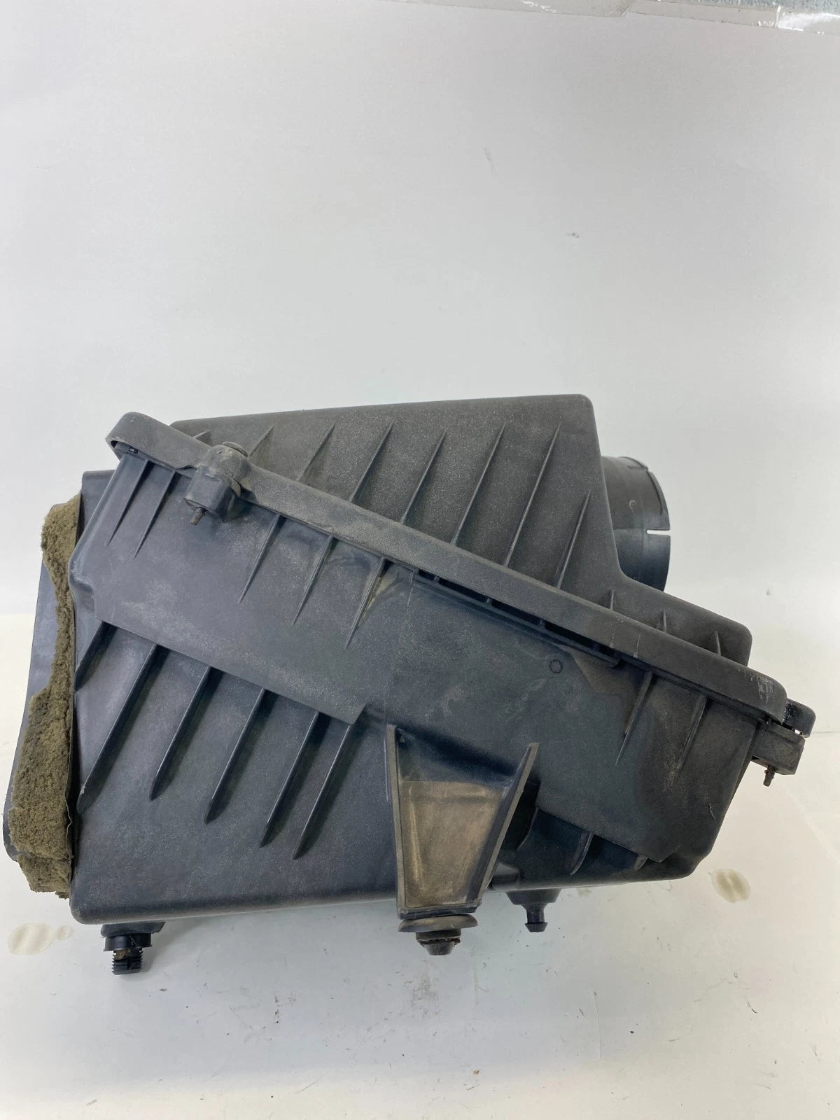 2000-2009 GMC YUKON 5.3L AIR CLEANER FILTER INTAKE BOX ASSEMBLY OEM