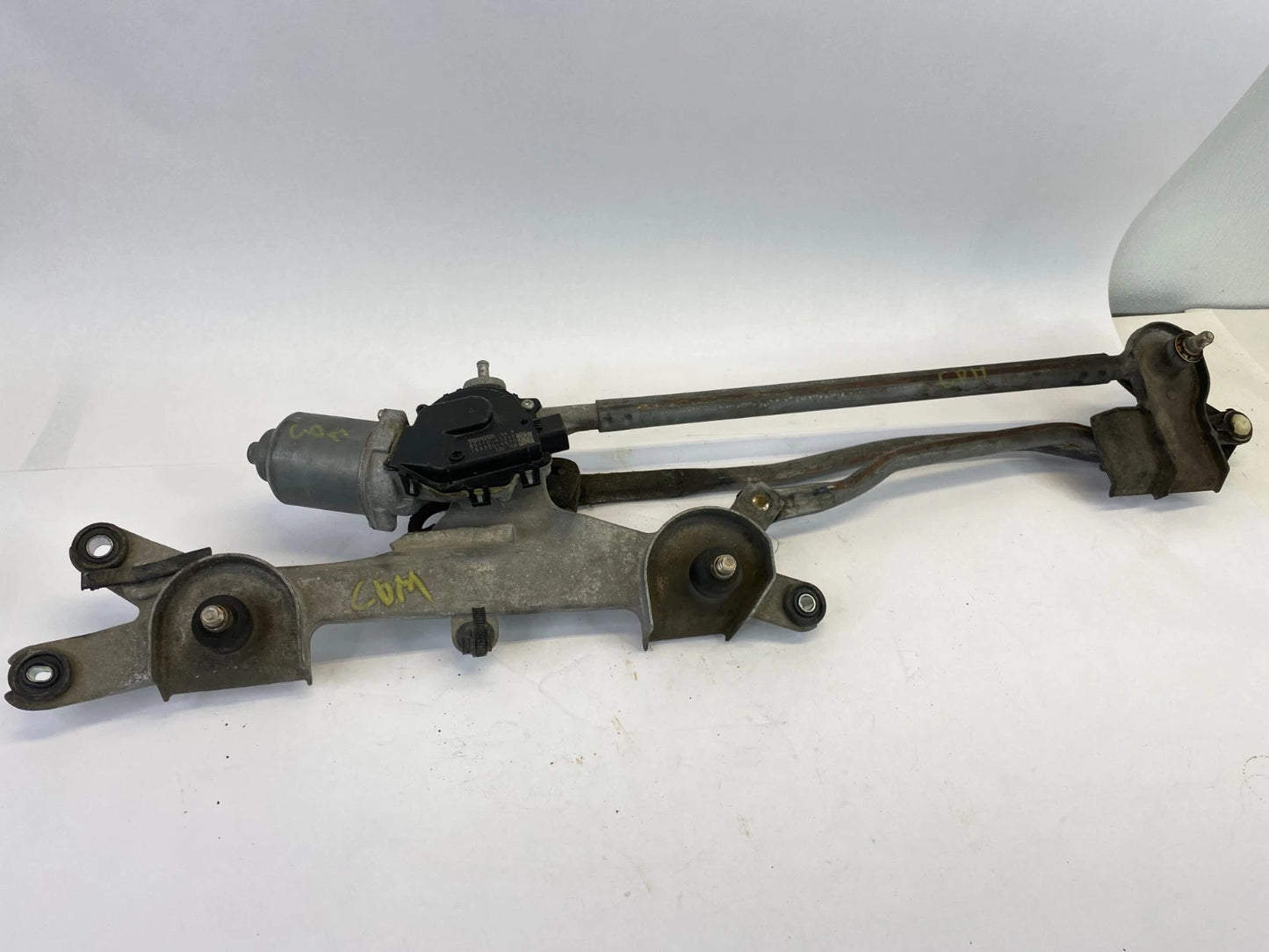 2010-2015 TOYOTA PRIUS FRONT WINDSHIELD WIPER MOTOR AND LINKAGE OEM 85110-47240