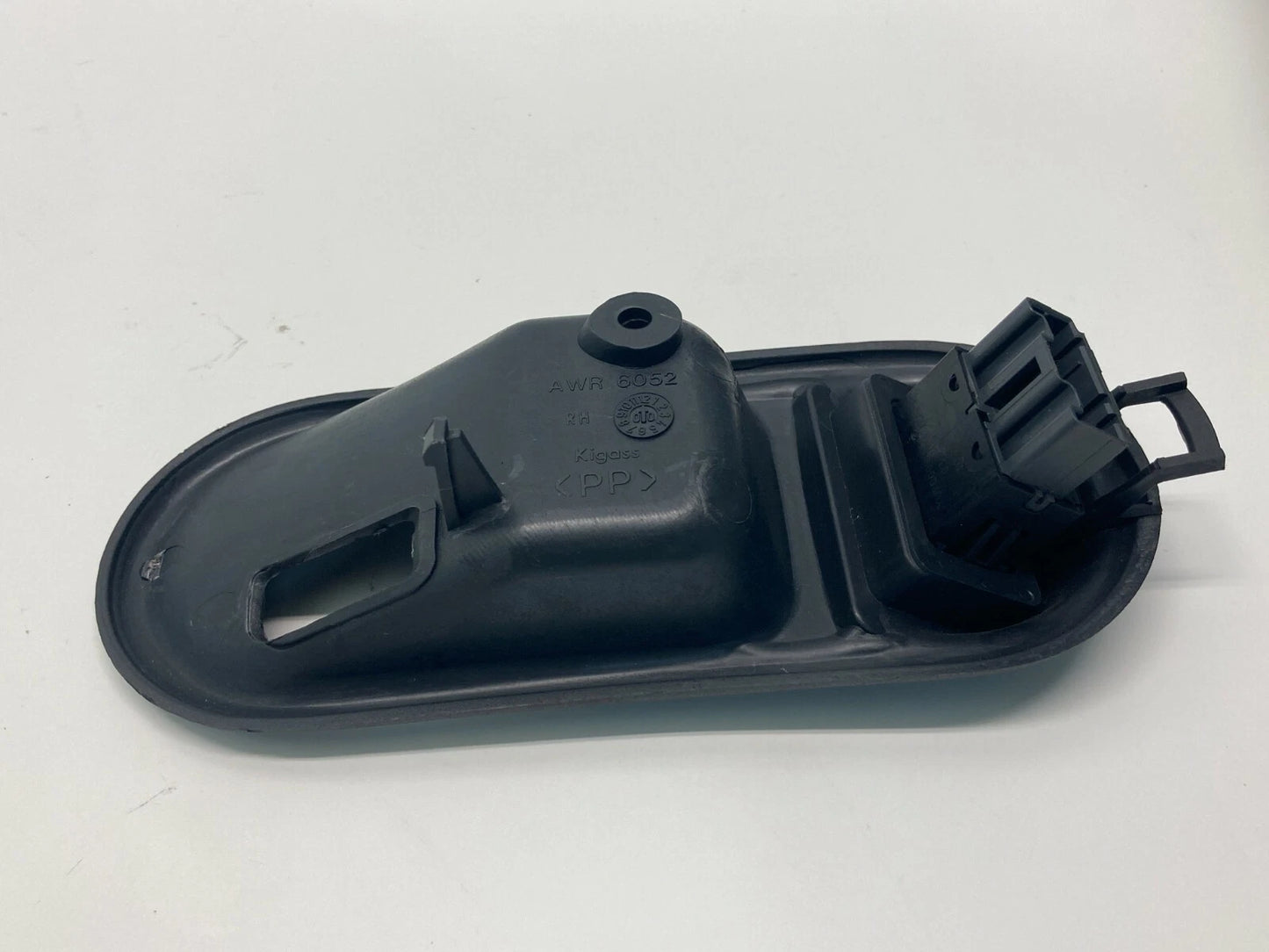 99-02 LAND ROVER DISCOVERY FRONT RH DOOR HANDLE BEZEL W/ WINDOW SWITCH AWR6052